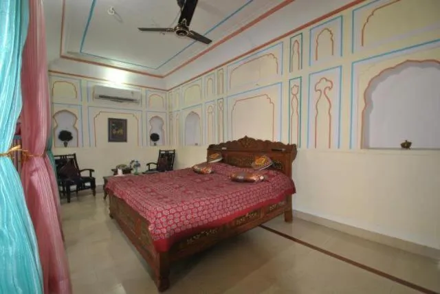 Photo of the whole room, Bed in Rawla Mrignayani Palace