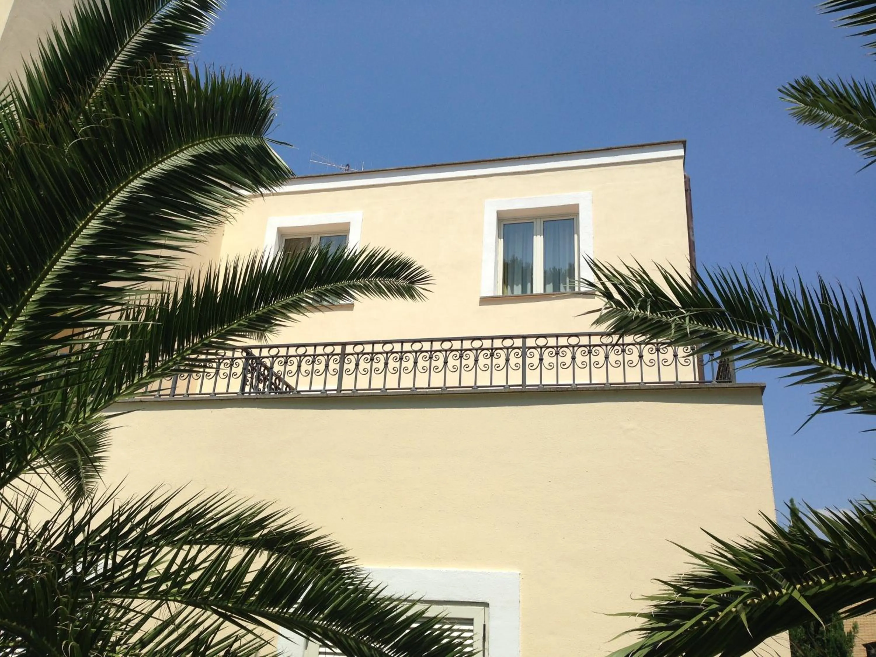 Property building in Hotel Holiday Sul Lago