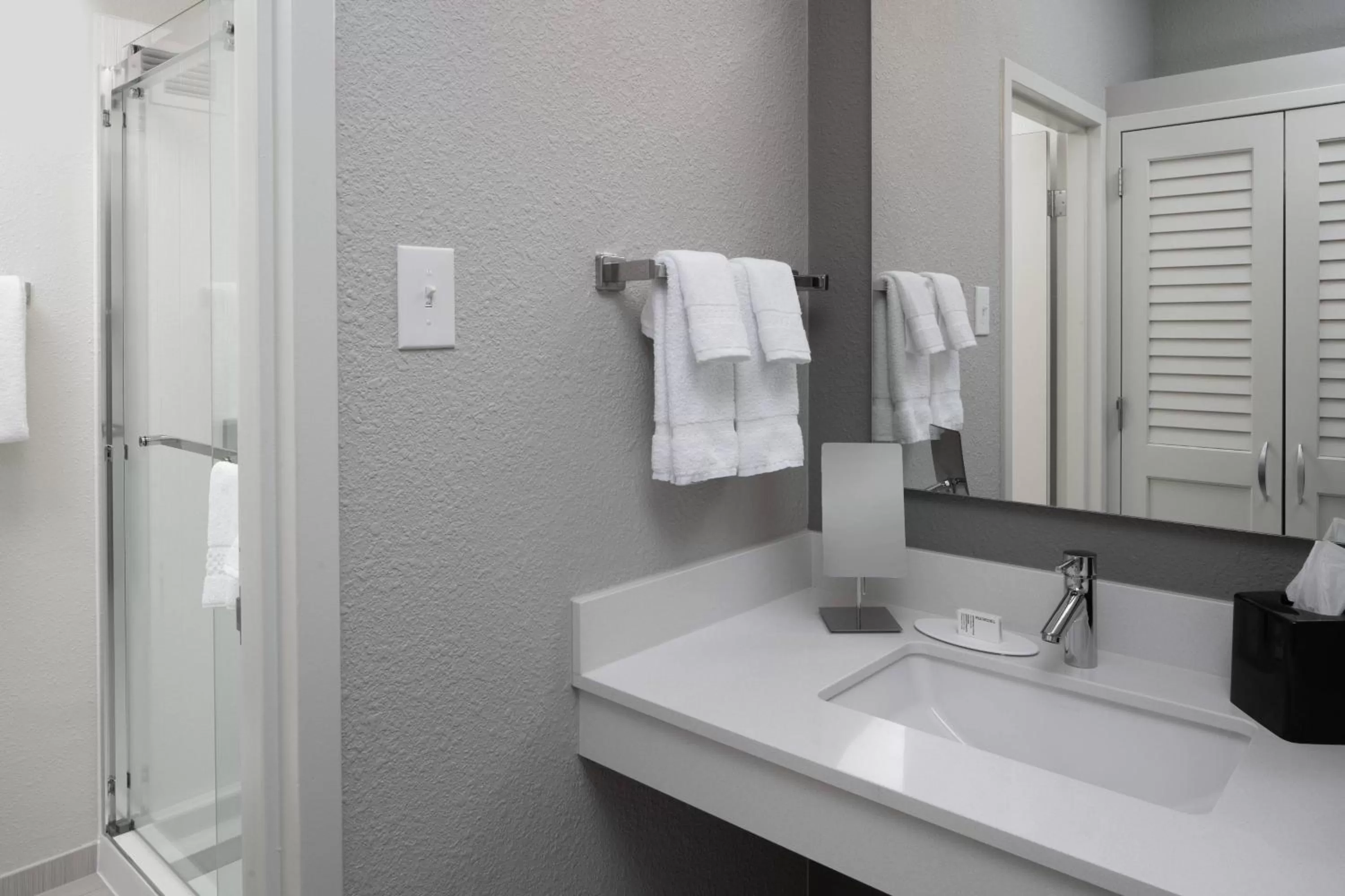 King Suite with Sofa Bed in Courtyard by Marriott Nashville Airport