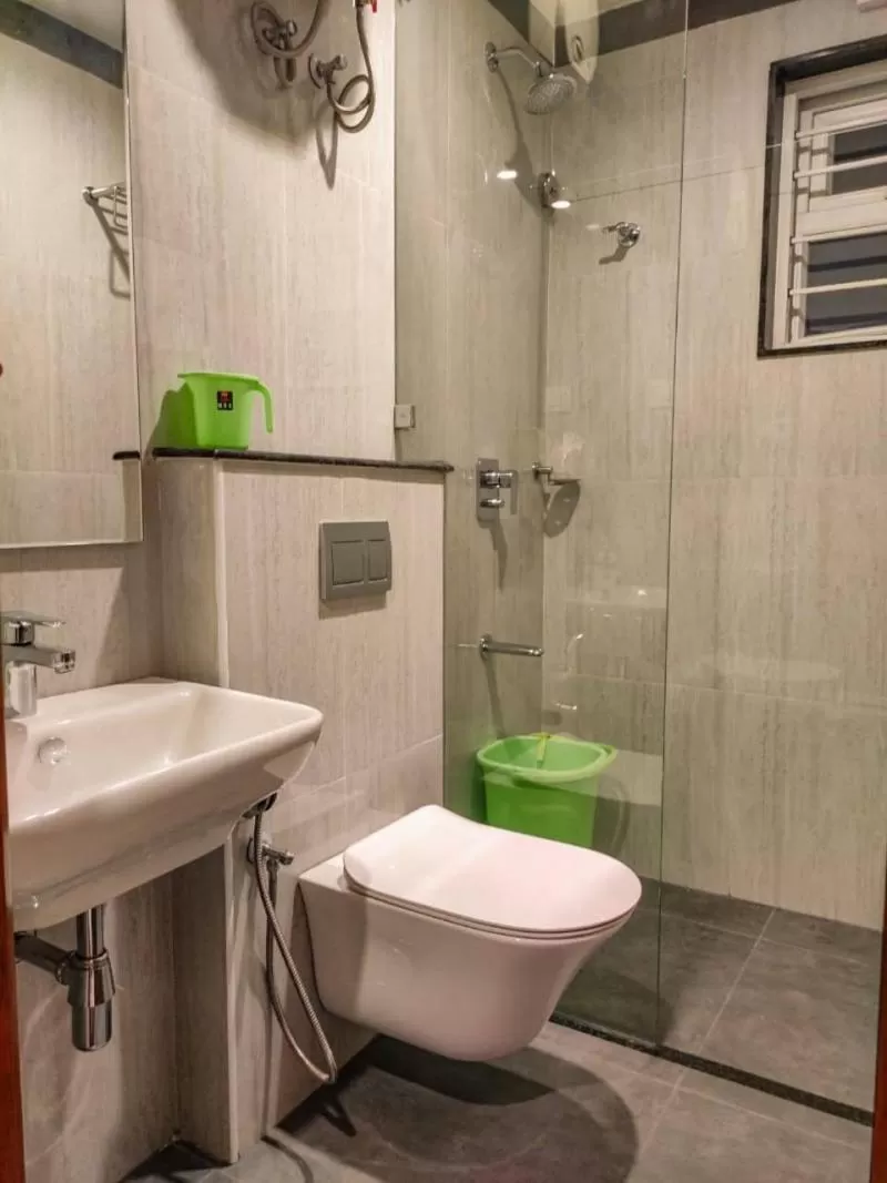 Shower in RR Mount Elite Suites