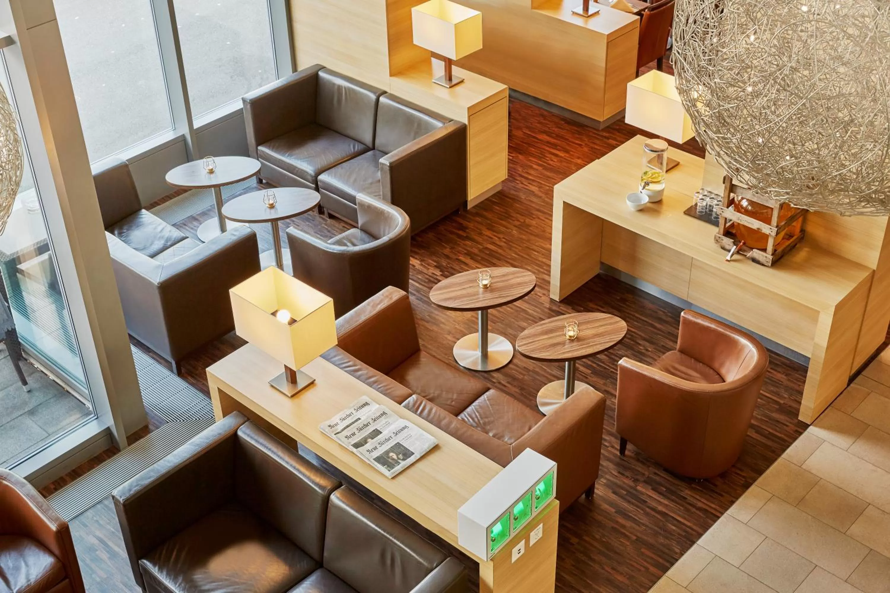 Lobby or reception in H+ Hotel Zürich