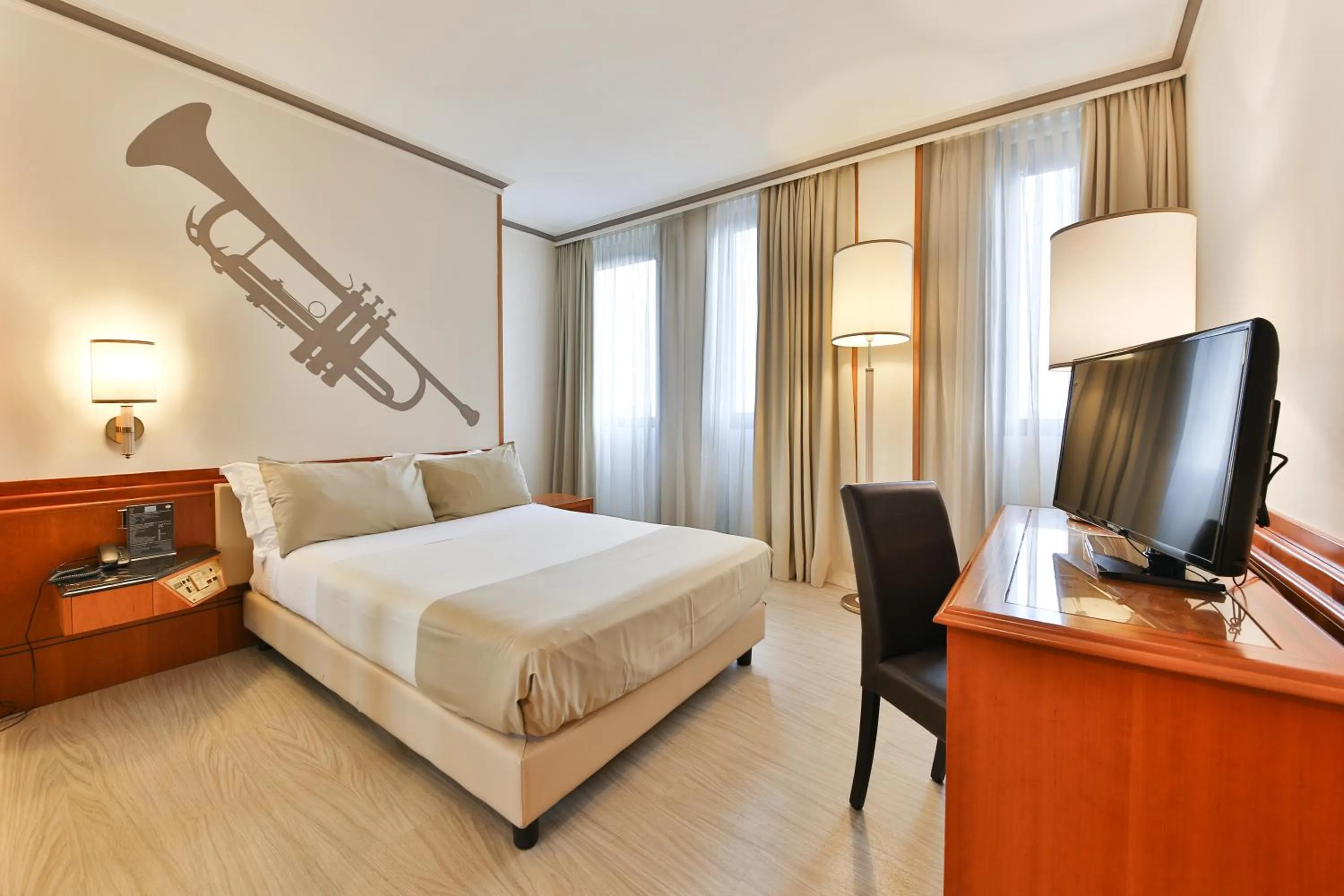 Bedroom, Bed in Hotel Leon d'Oro