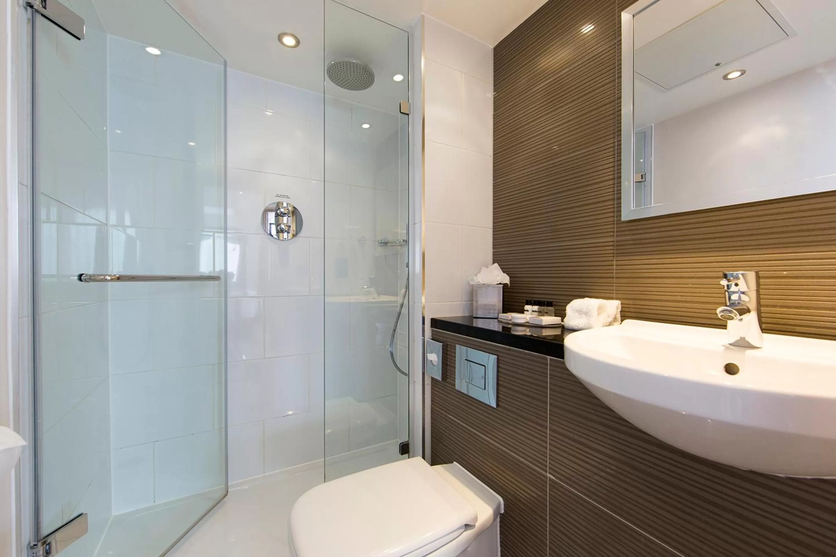 Bathroom in Thistle Trafalgar - Leicester Square