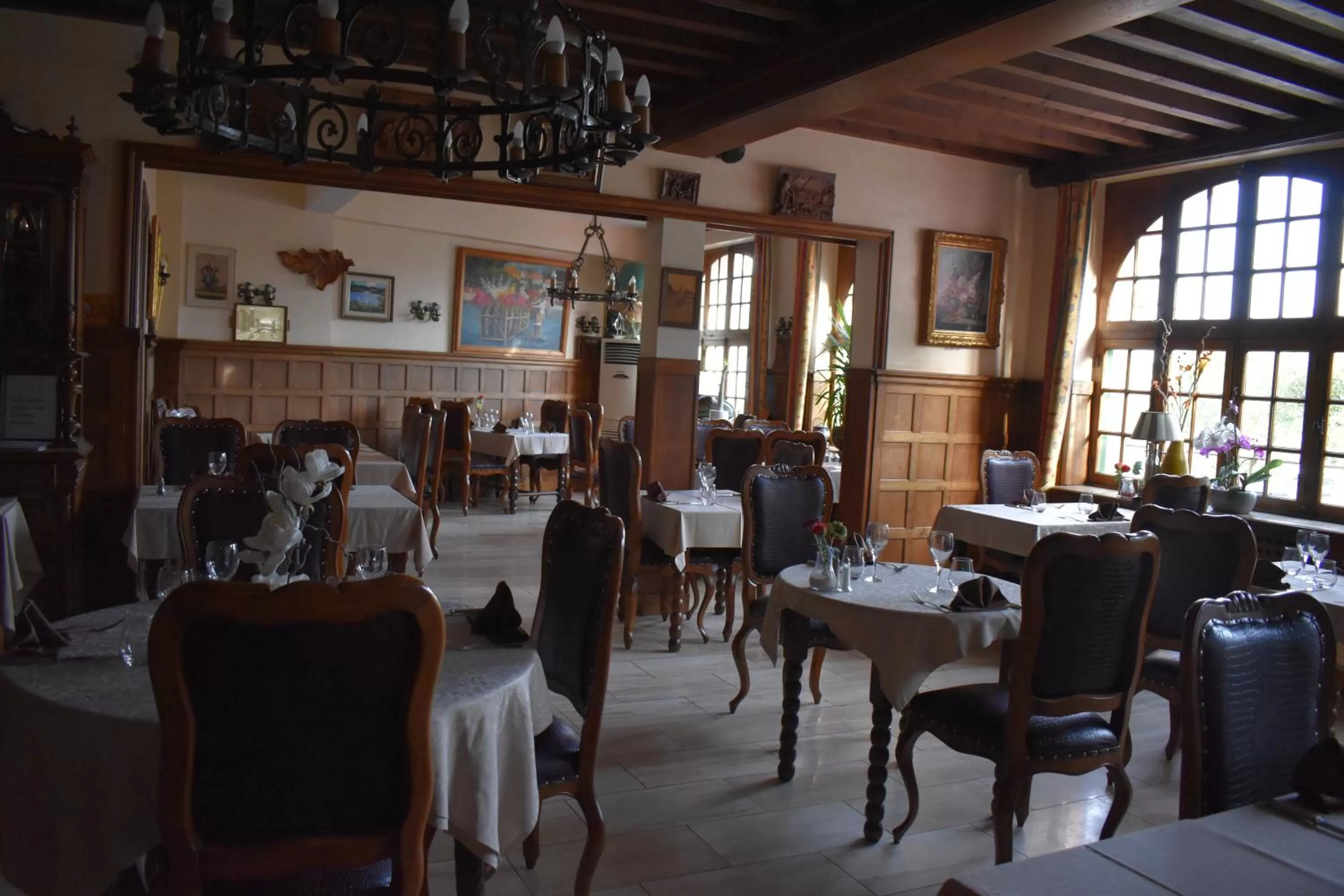 Restaurant/places to eat in Hôtel Le Sauvage