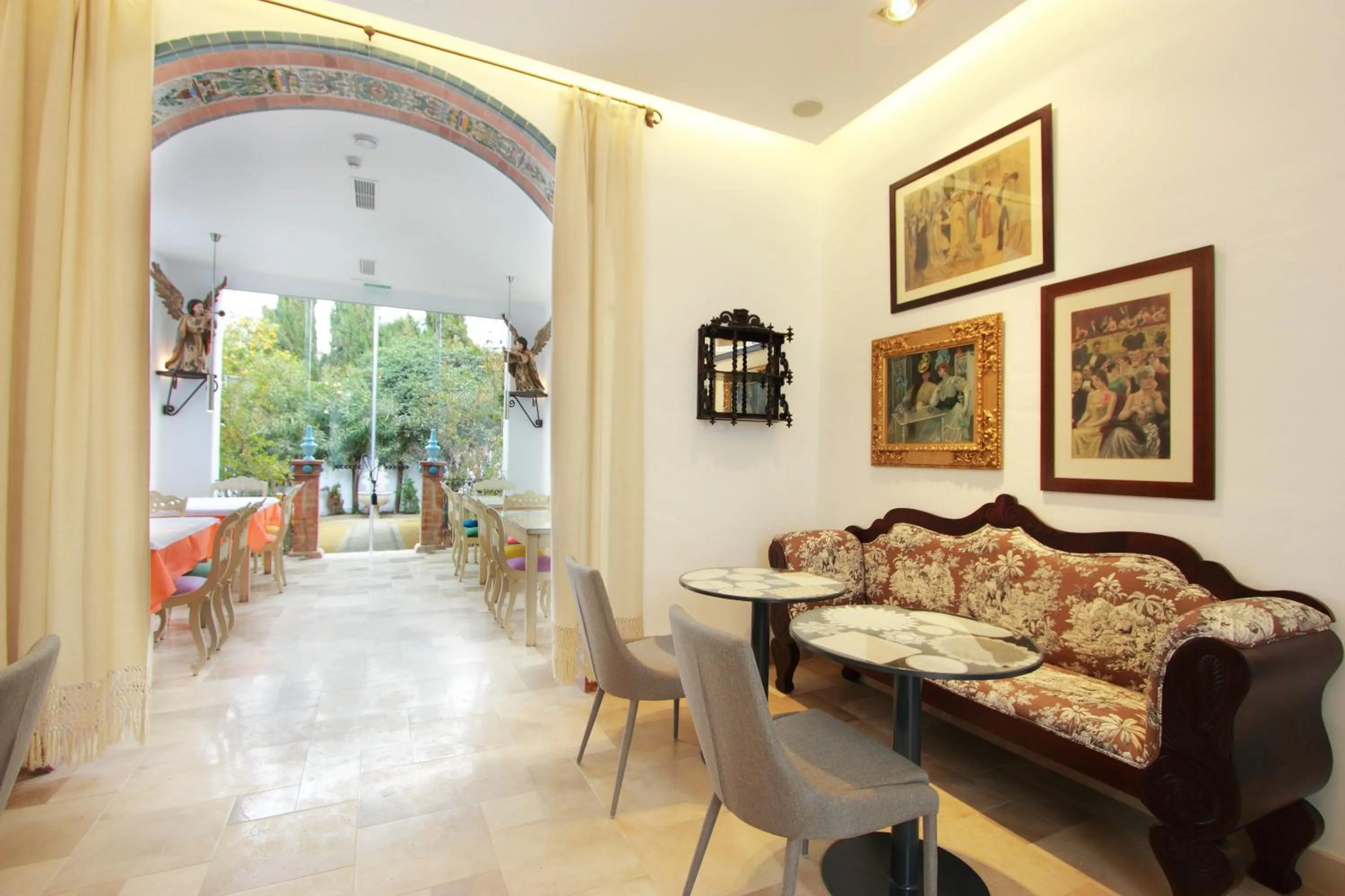 Restaurant/places to eat in Hotel Patria Chica