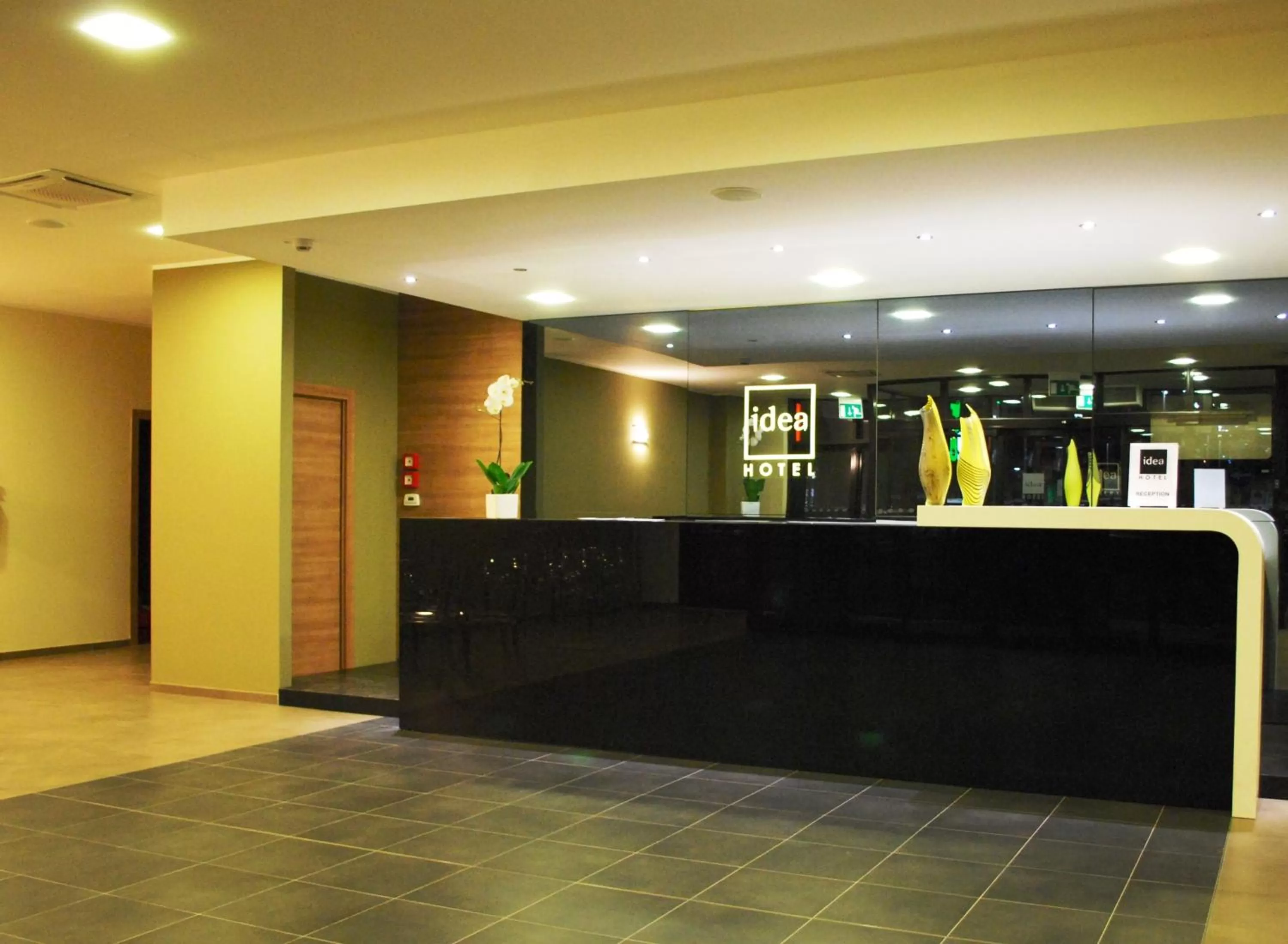 Lobby or reception in Idea Hotel Plus Savona
