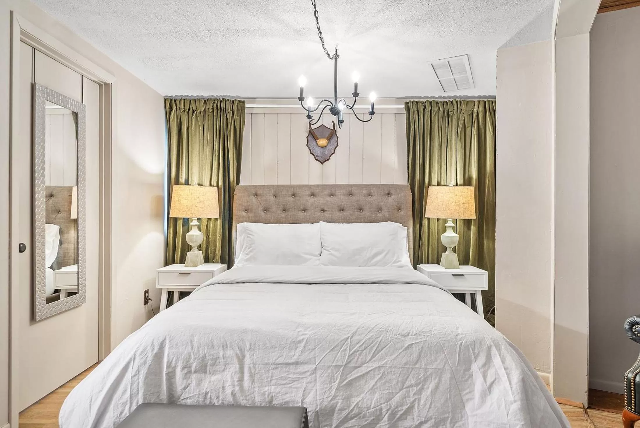 Bed in Black Forest Inn Bed & Breakfast