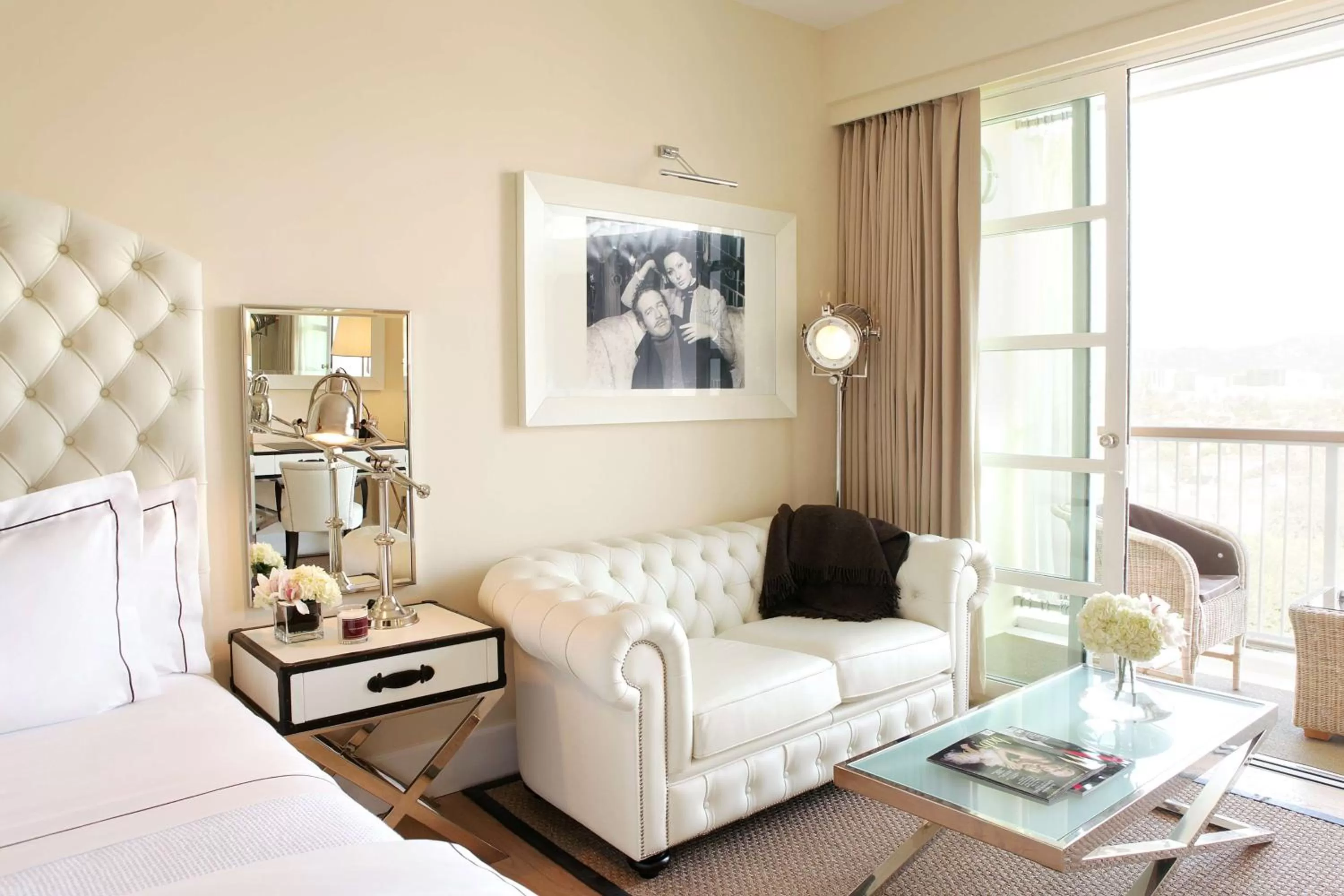 Living room, Bed in Cameo Beverly Hills