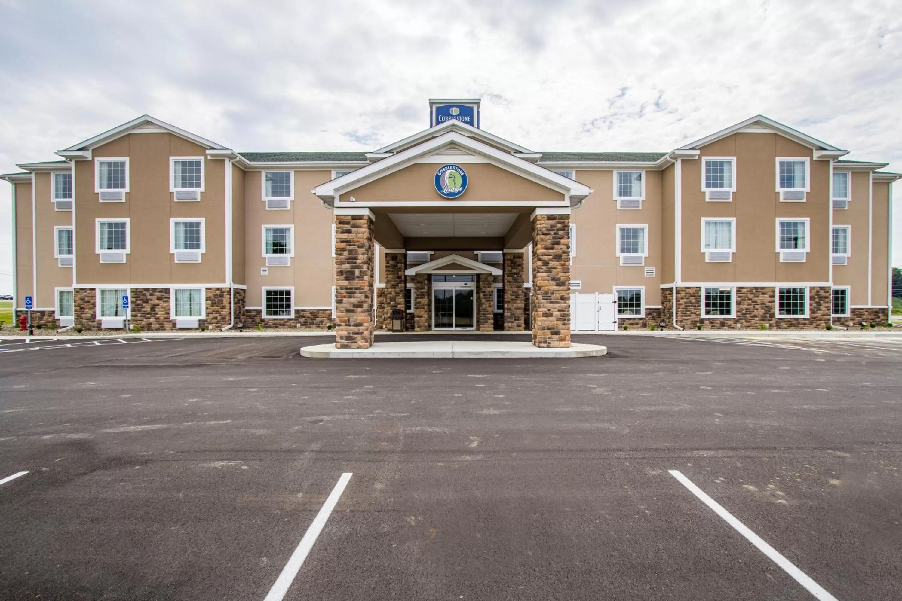 Property building in Cobblestone Hotel & Suites - Hutchinson