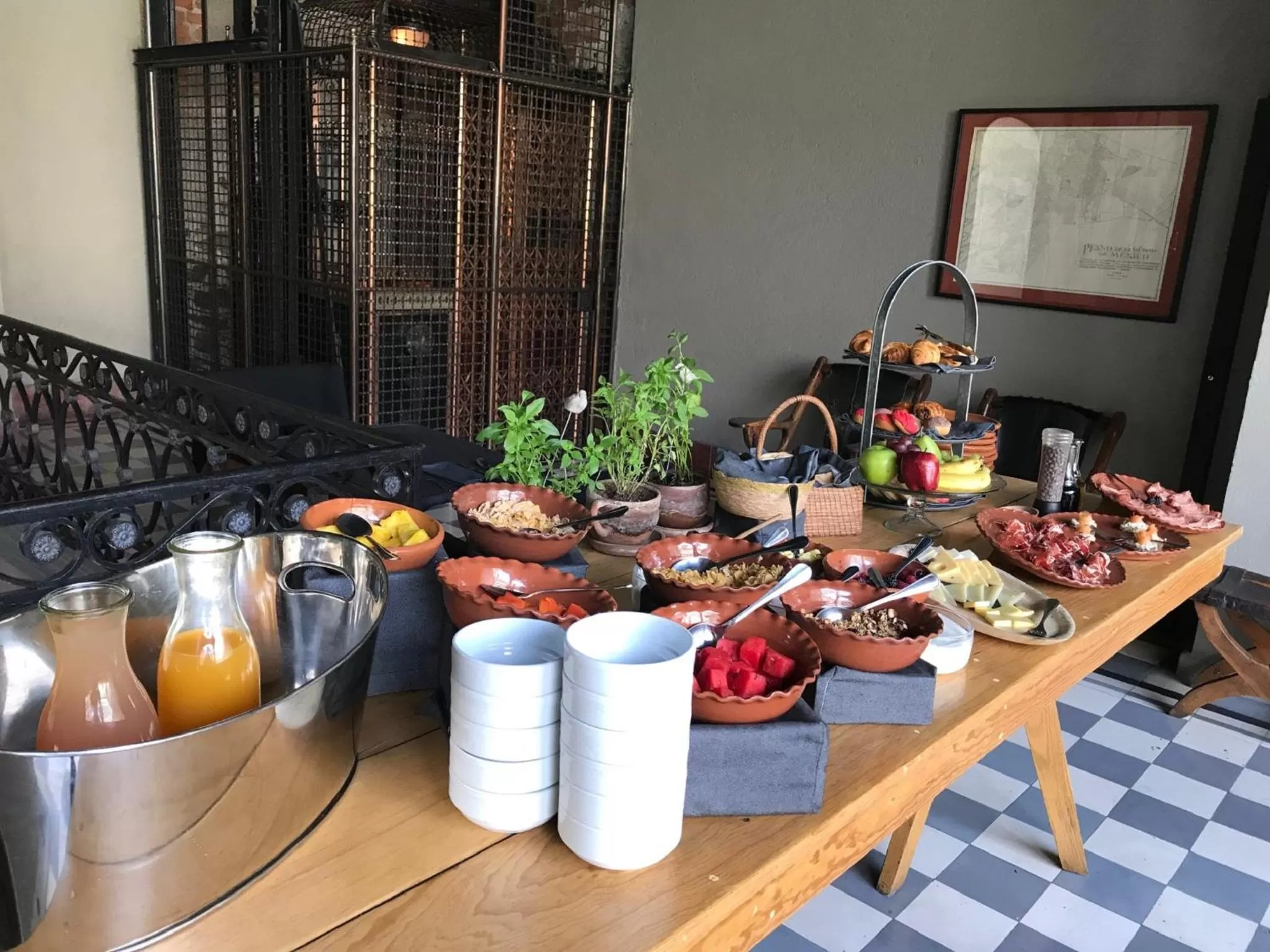 Continental breakfast in Downtown Mexico