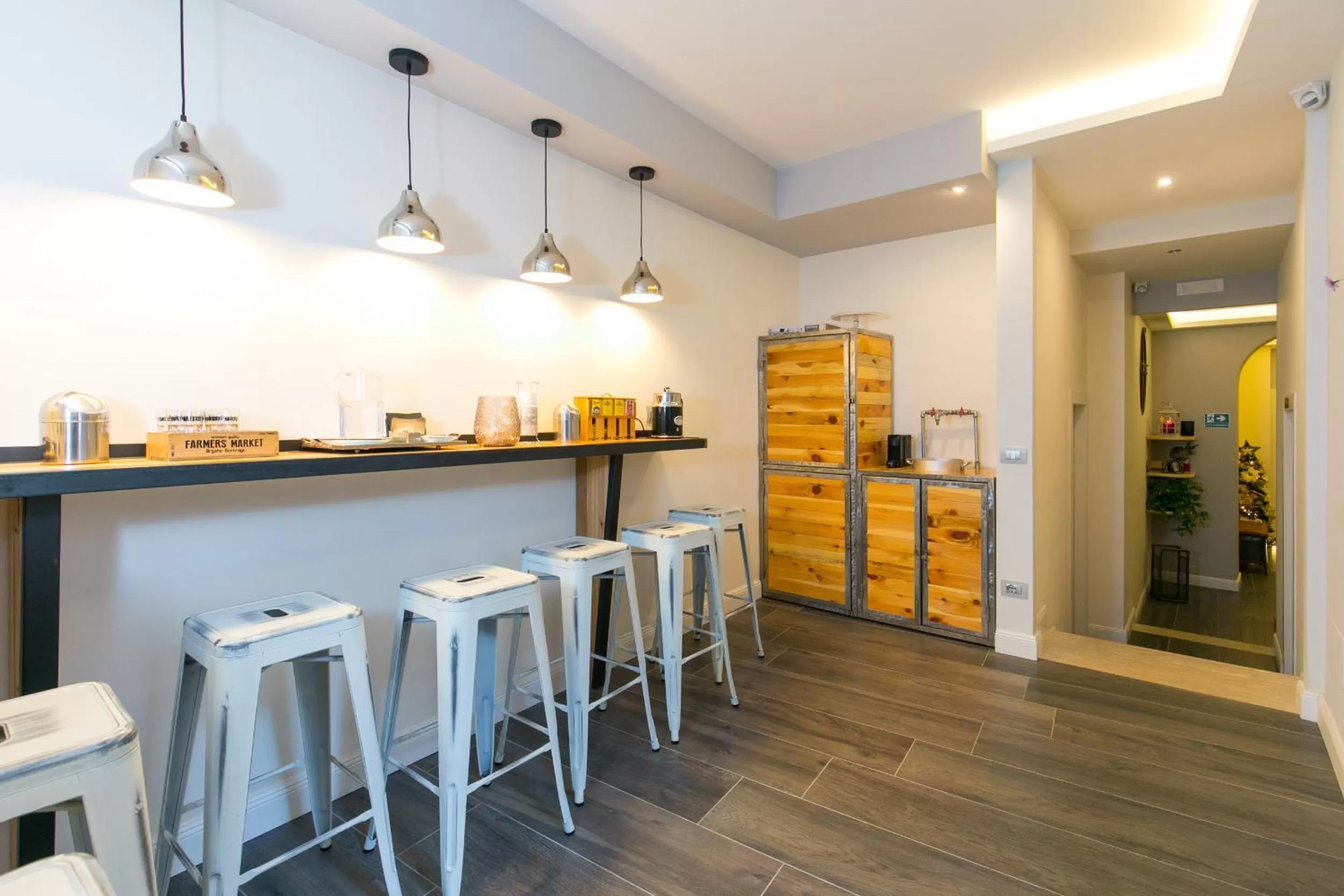 Restaurant/places to eat in Spagna Ave