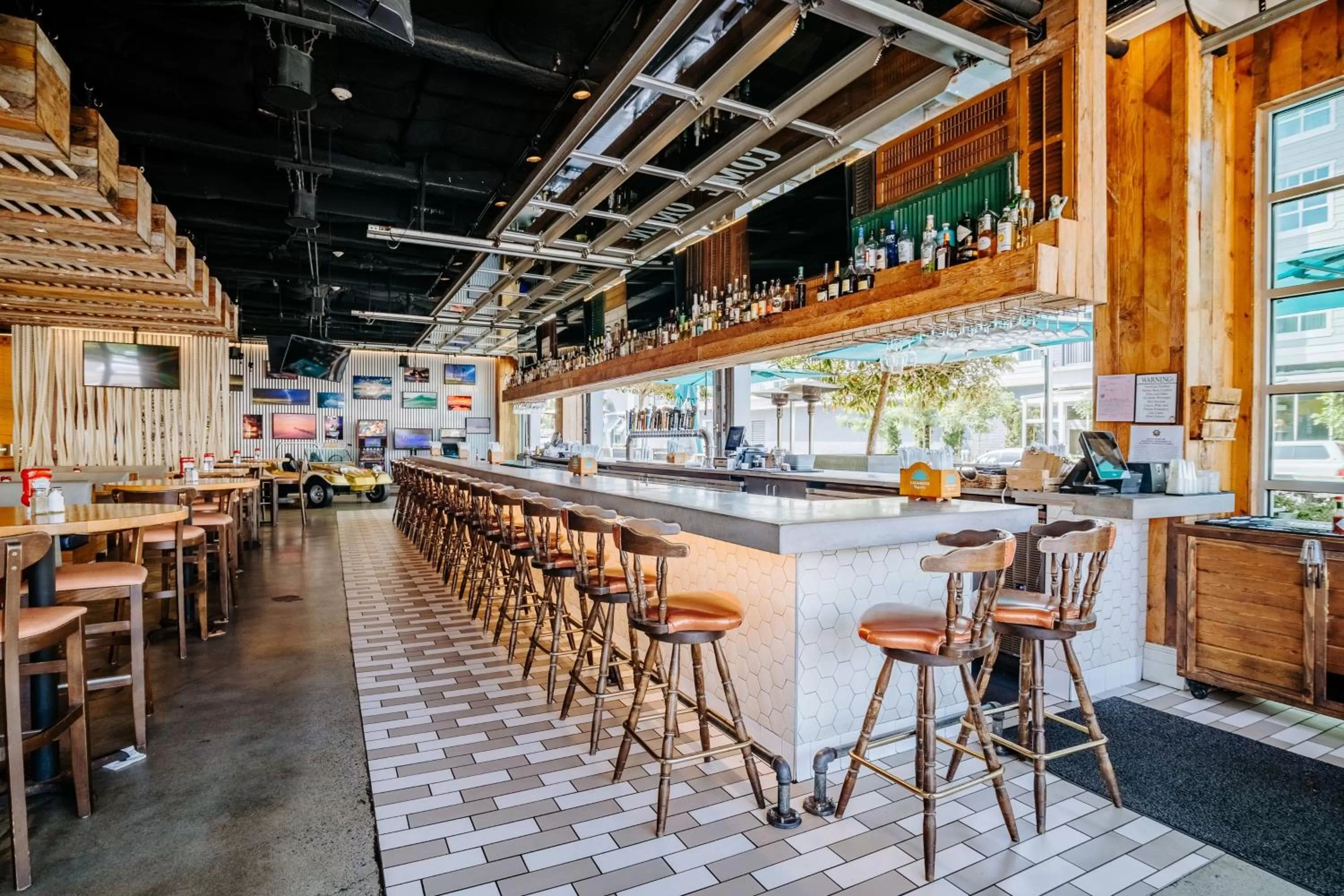 Restaurant/places to eat in SpringHill Suites by Marriott Oceanside Beach