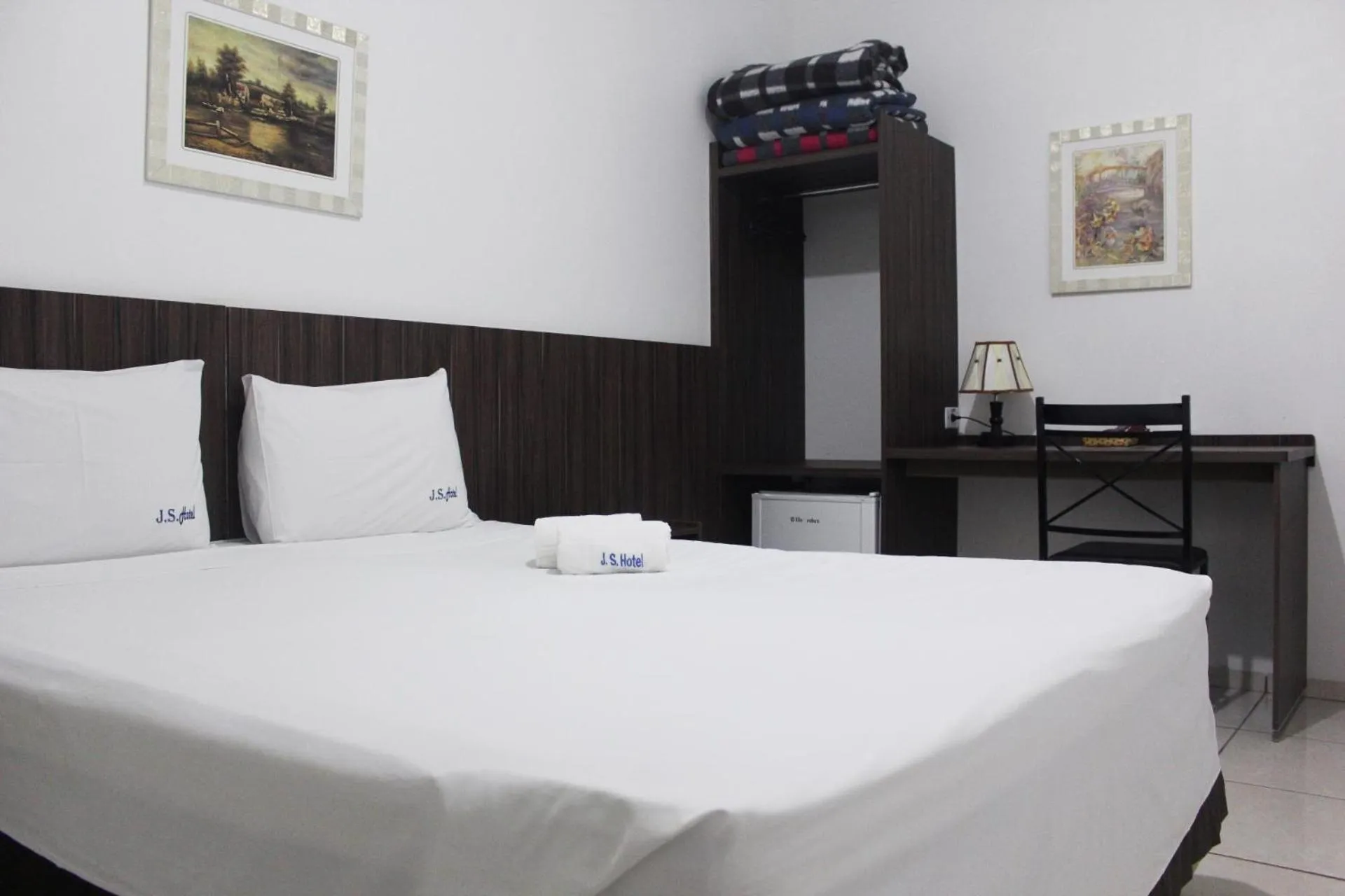 Photo of the whole room, Bed in JS Thermas Hotel