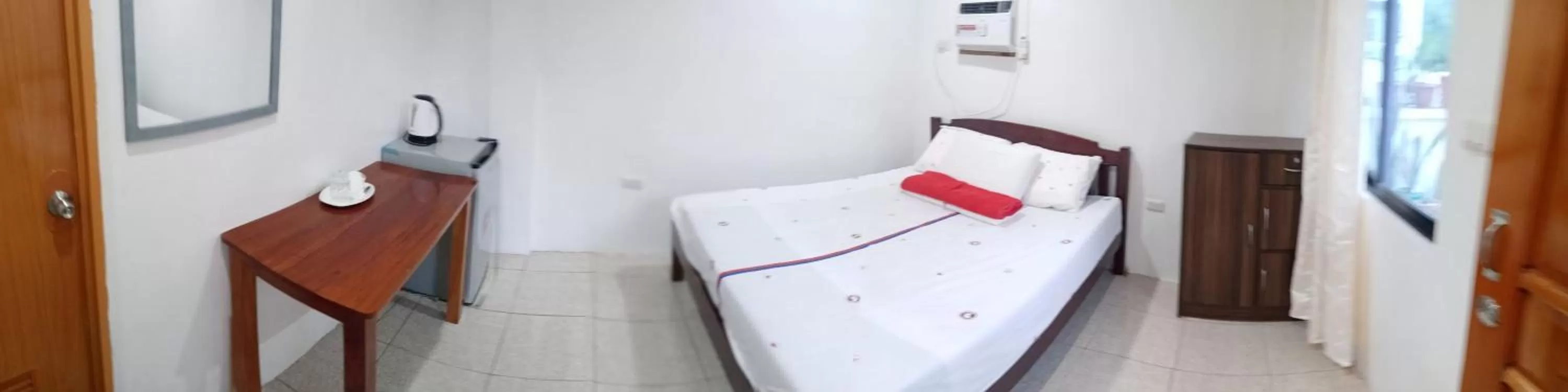 Bed in Pacifico Seaside Lodge