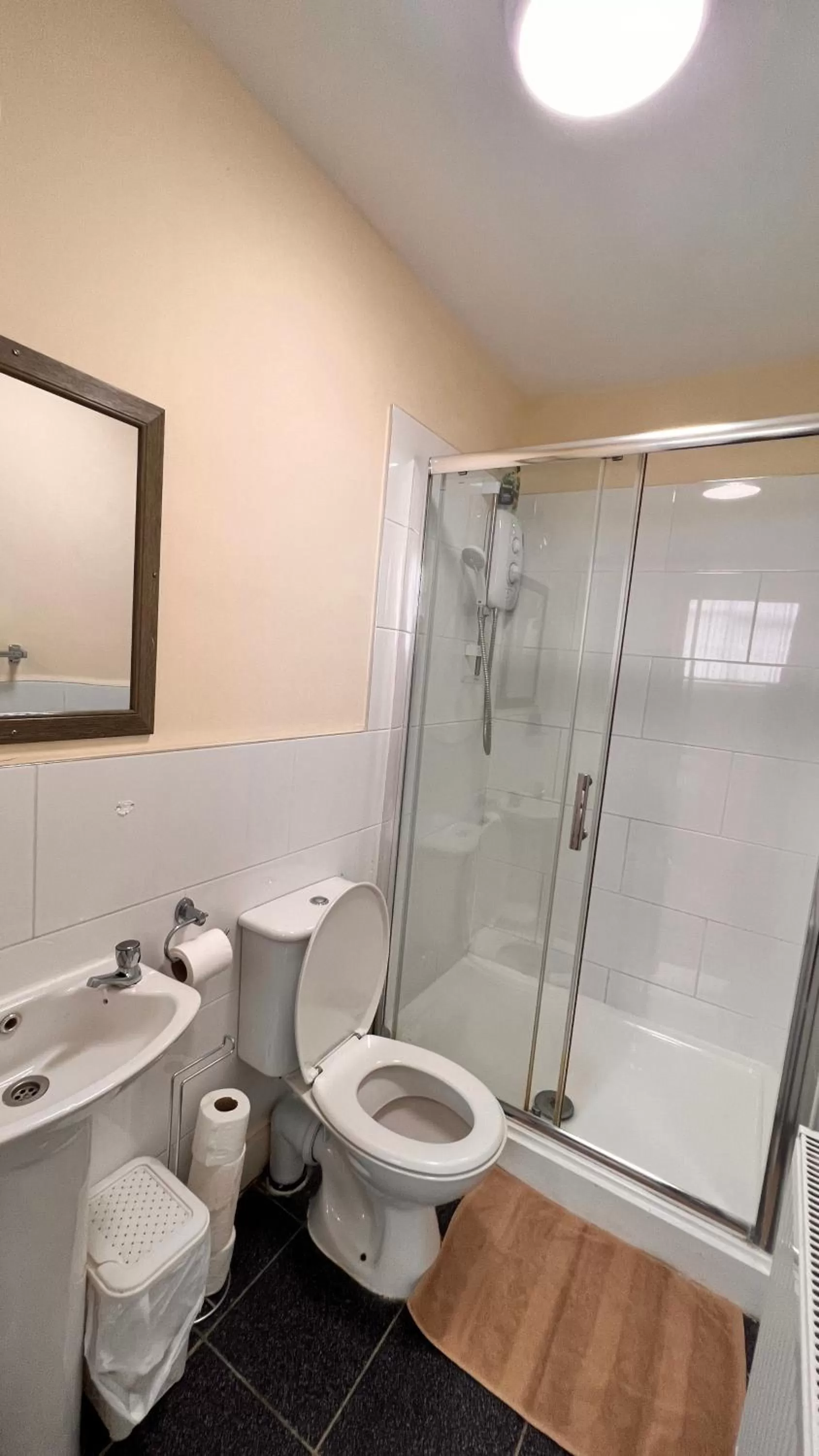 Bathroom in The Cabbage Hall Hotel