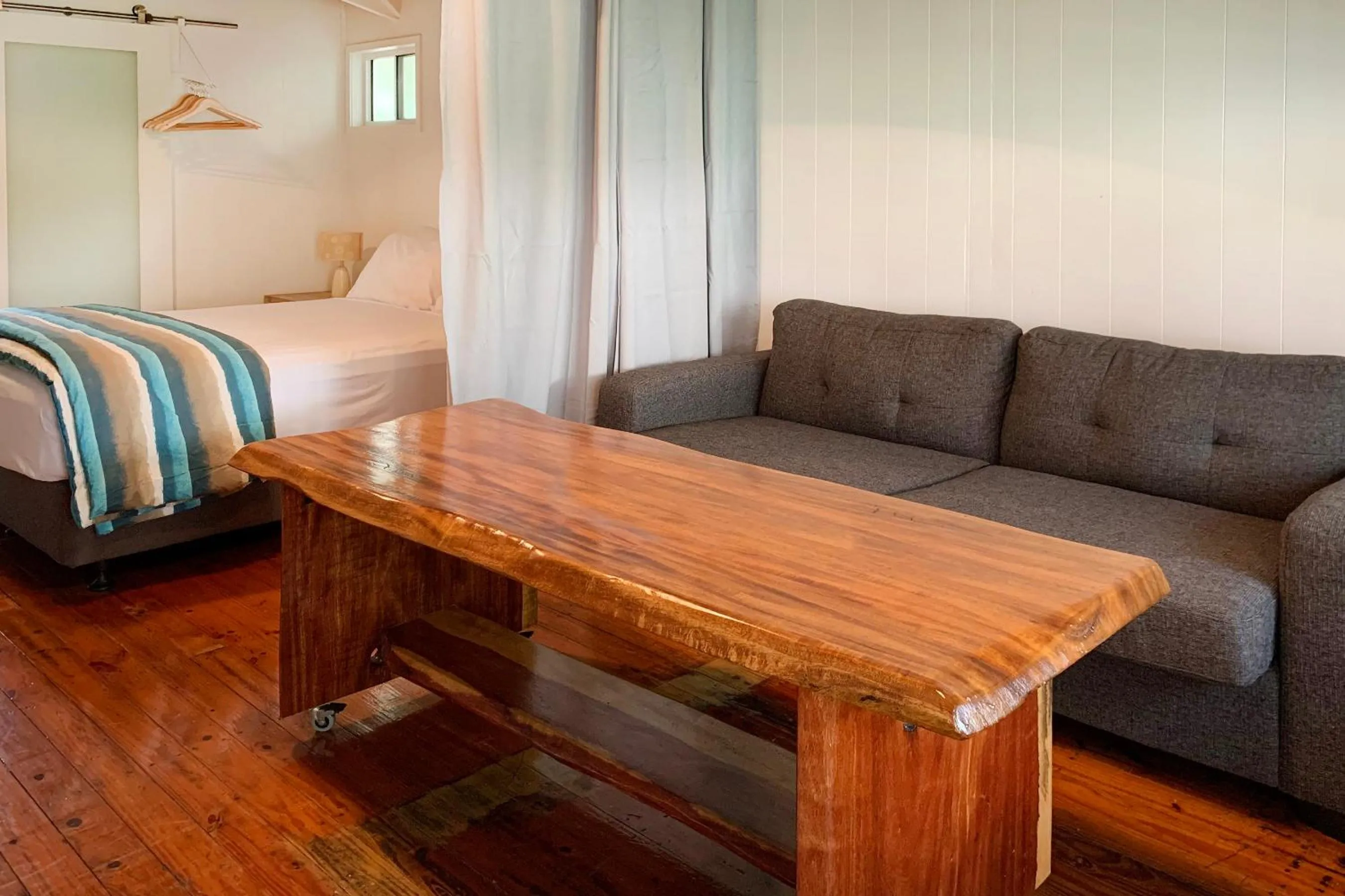 Living room in Airlie Beach Magnums - Adults Only