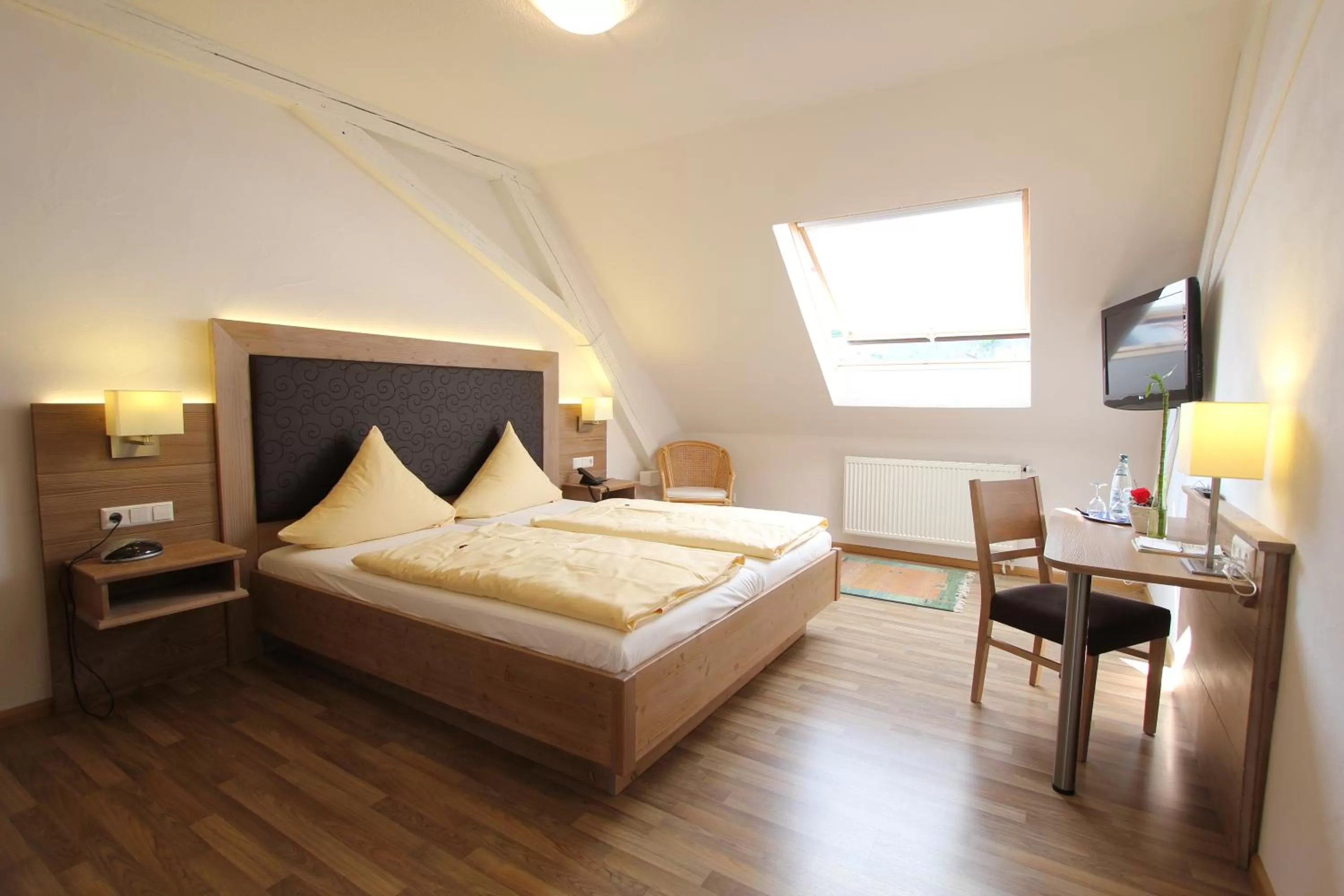 Bed in Weinhotel / Gasthaus zur Sonne