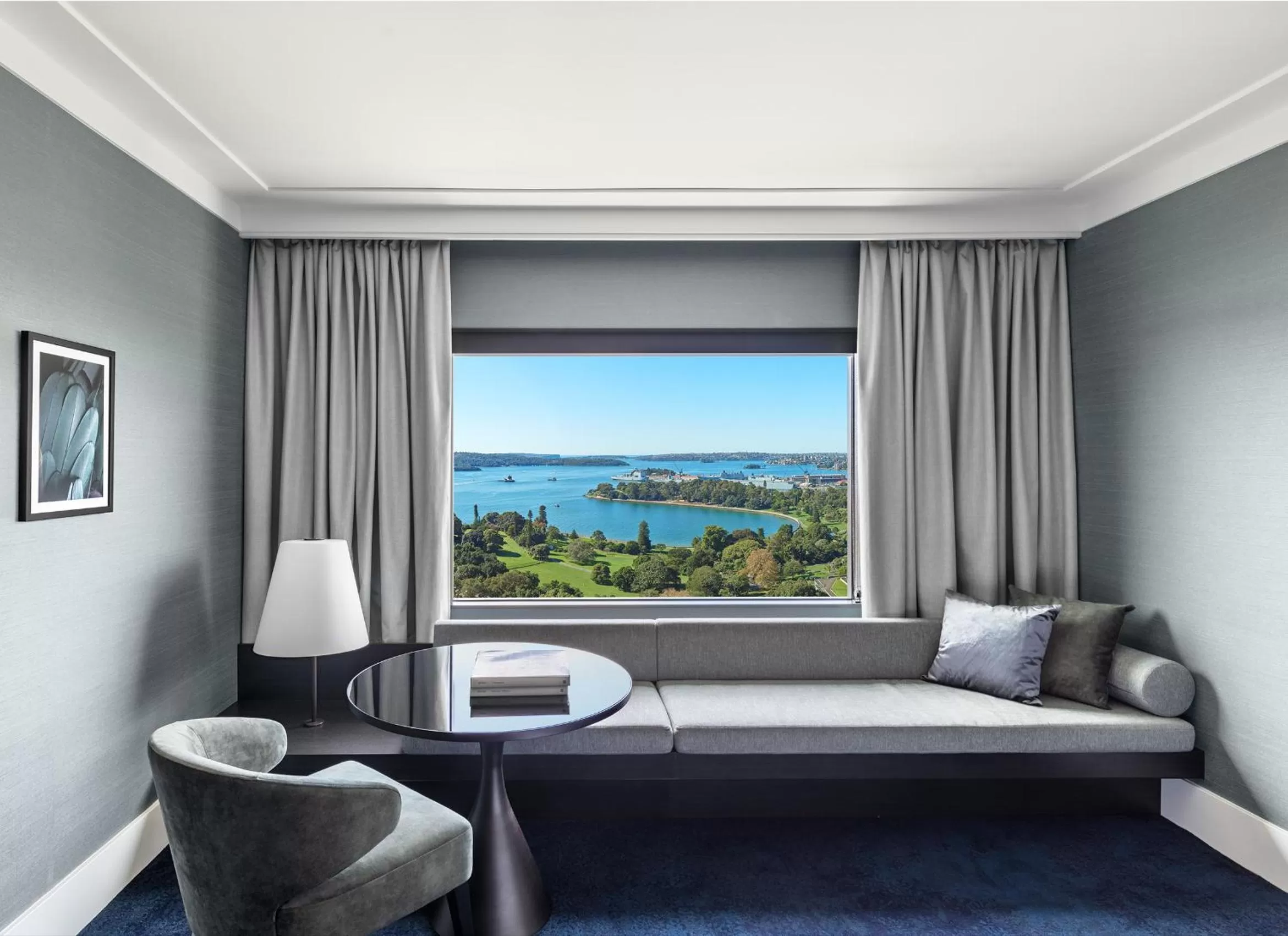 View (from property/room), Bed in InterContinental Sydney by IHG