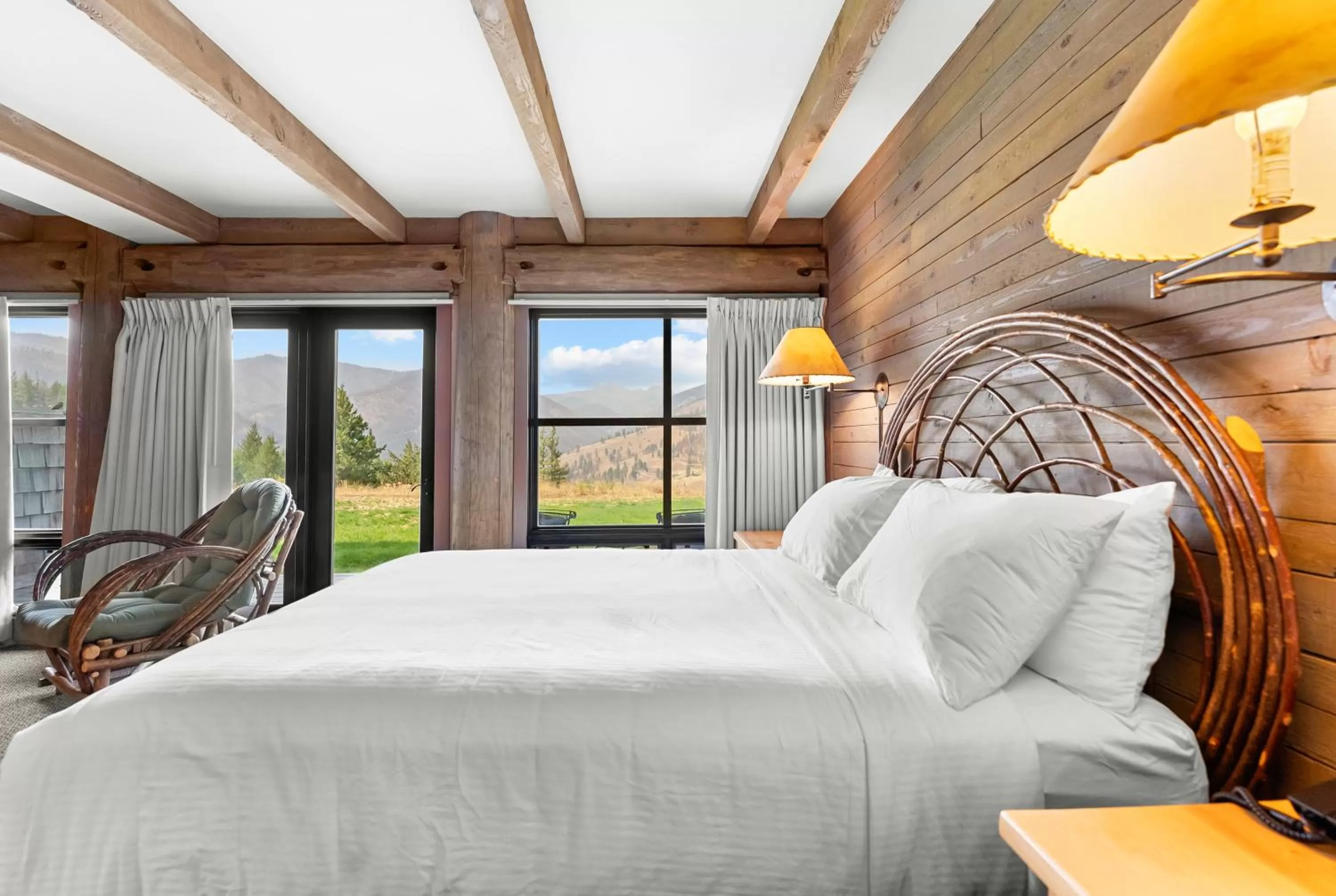 View (from property/room), Bed in Sun Mountain Lodge