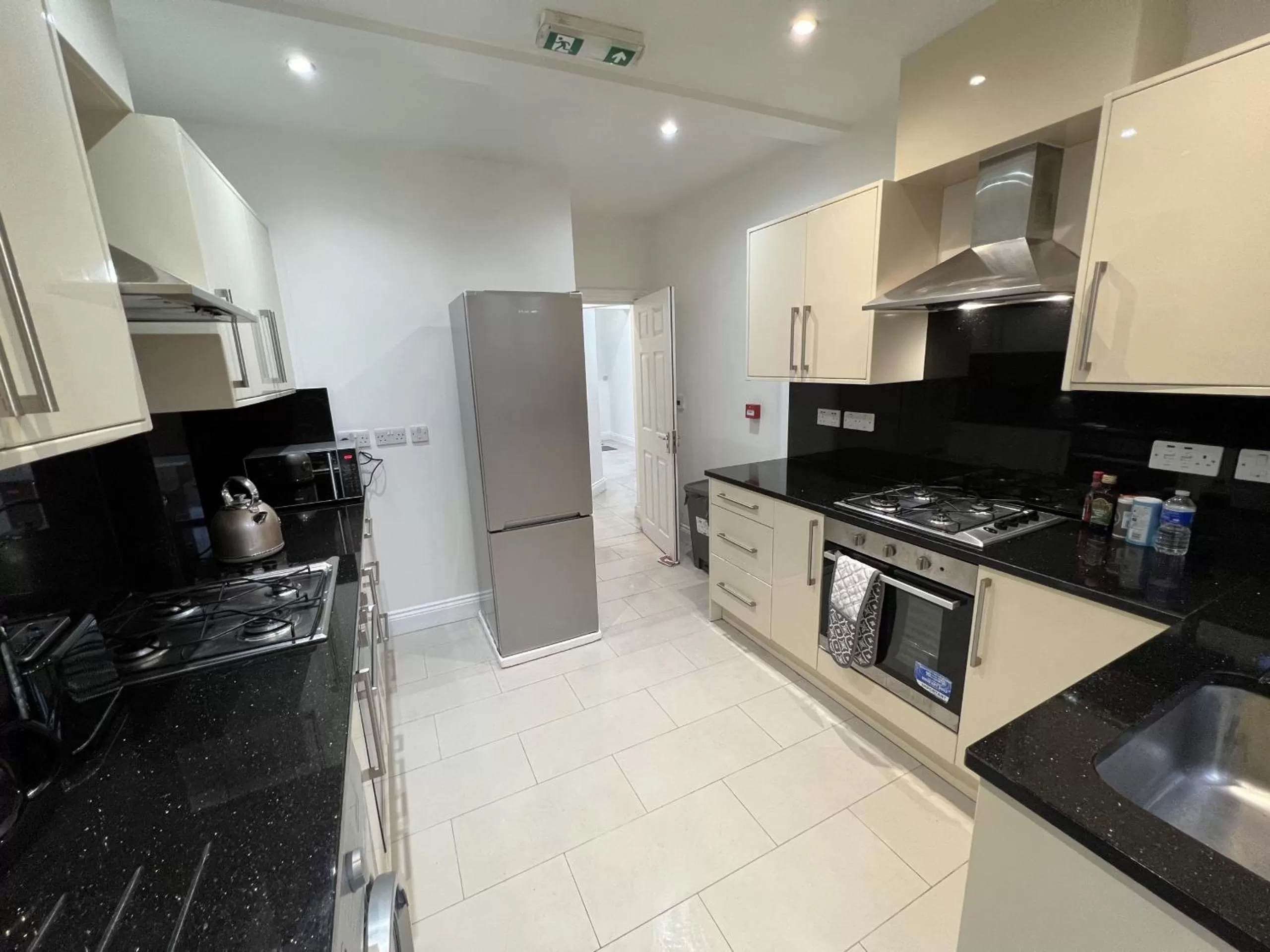 Kitchen or kitchenette in 4 Wharncliffe Drive