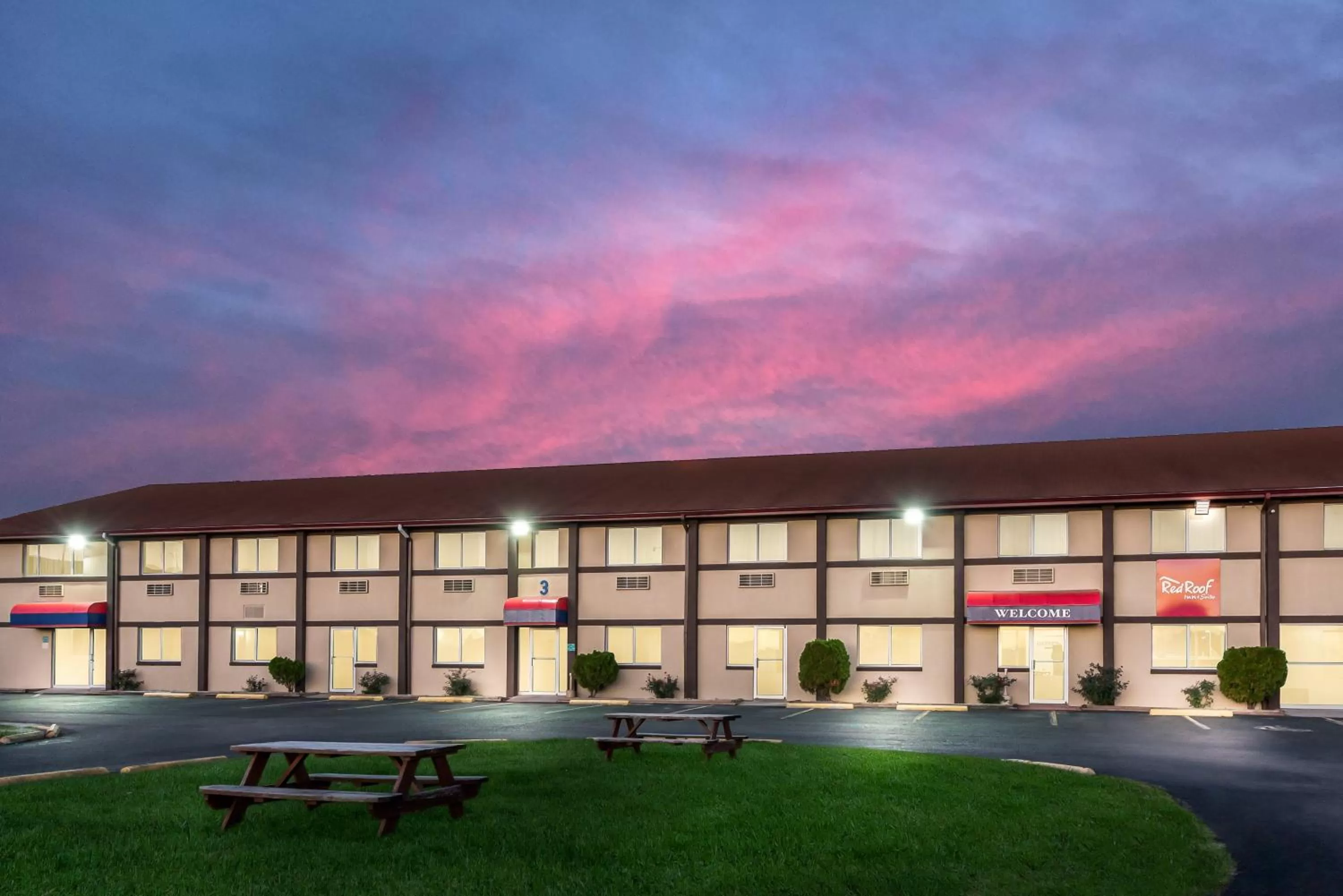 Property building in Red Roof Inn & Suites Wapakoneta