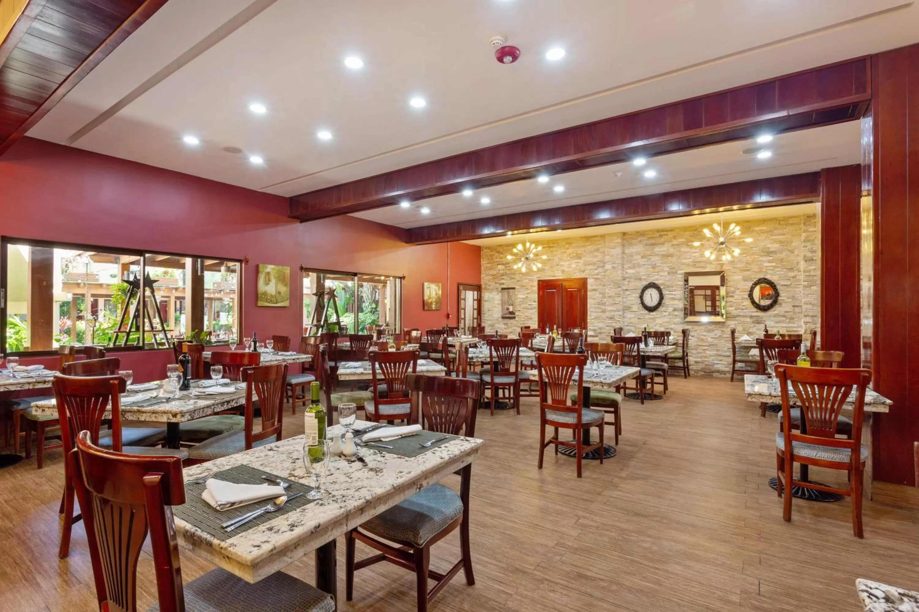 Restaurant/places to eat in Best Western Plus Belize Biltmore Plaza