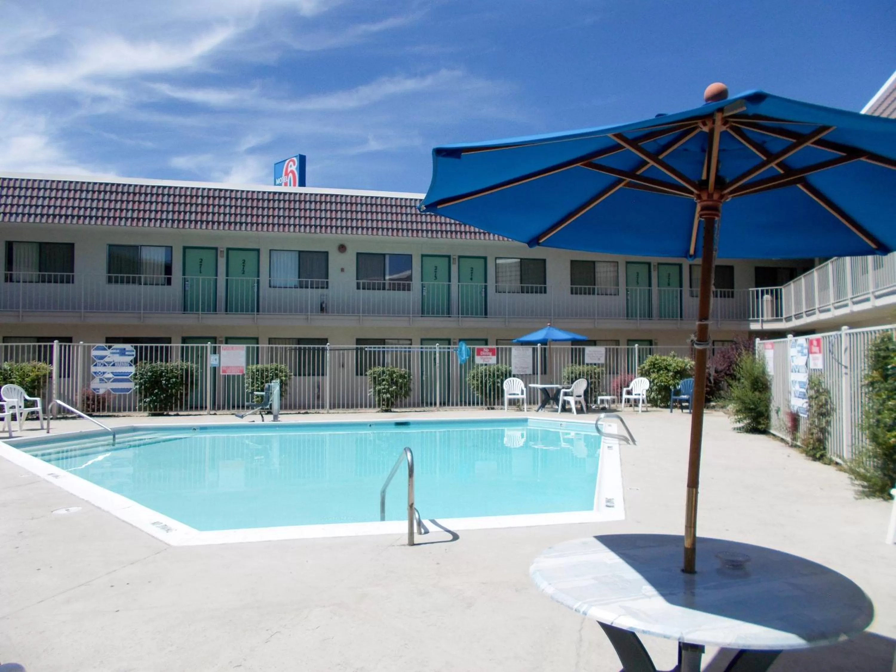 Swimming pool in Motel 6-Reno, NV - Livestock Events Center