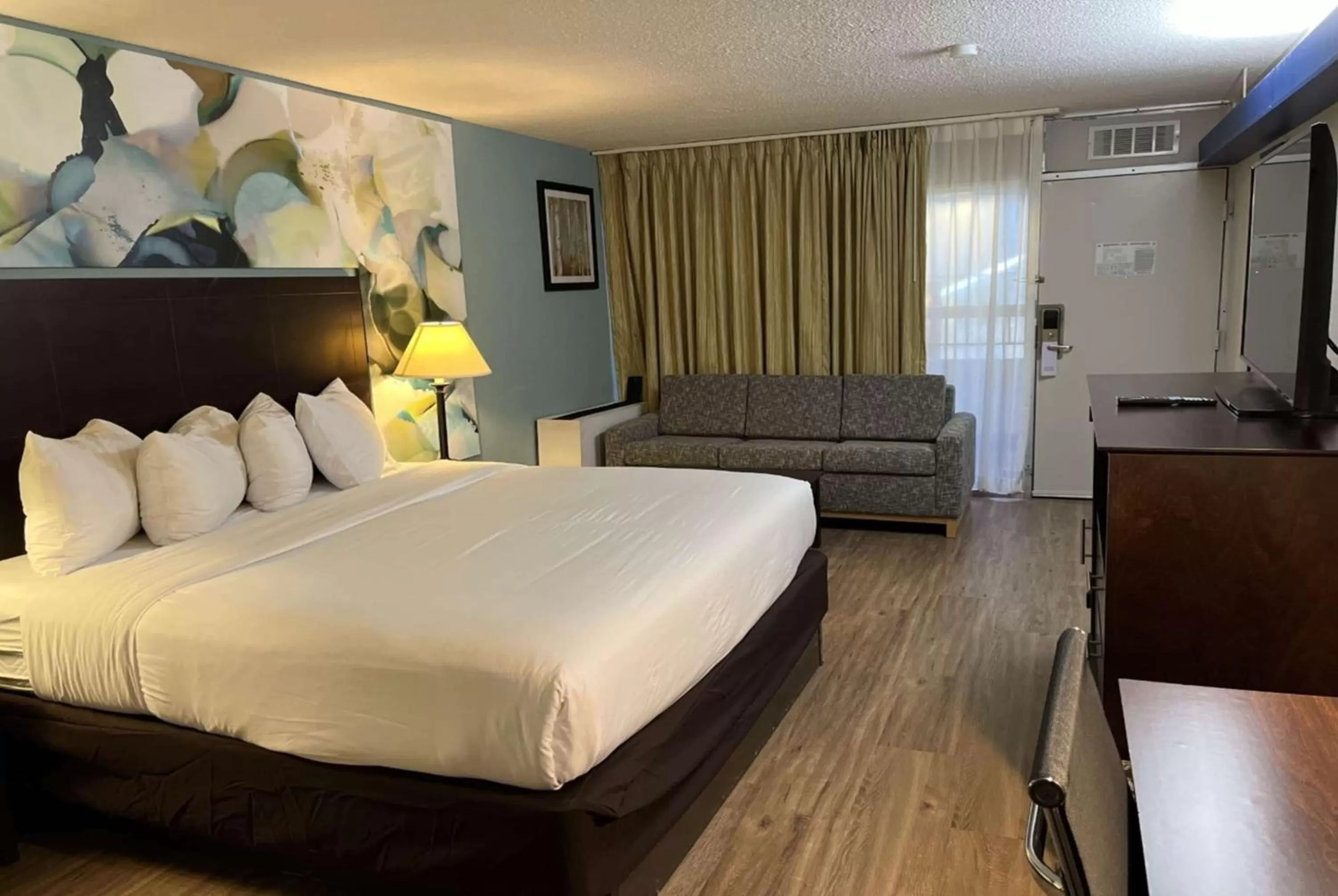 Photo of the whole room in Wyndham Garden Ann Arbor