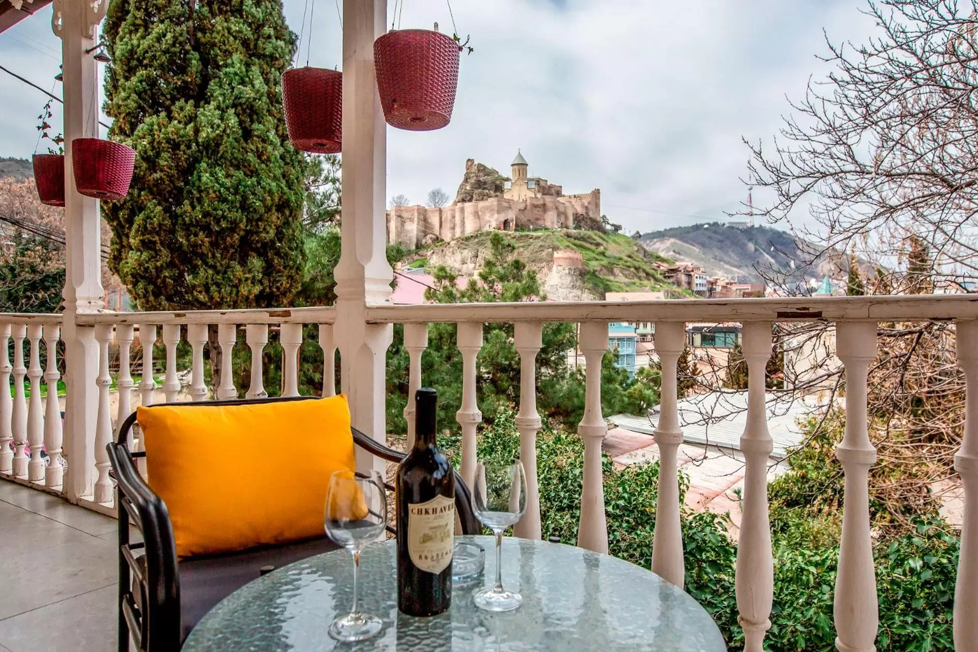 Nearby landmark in Gvino Minda