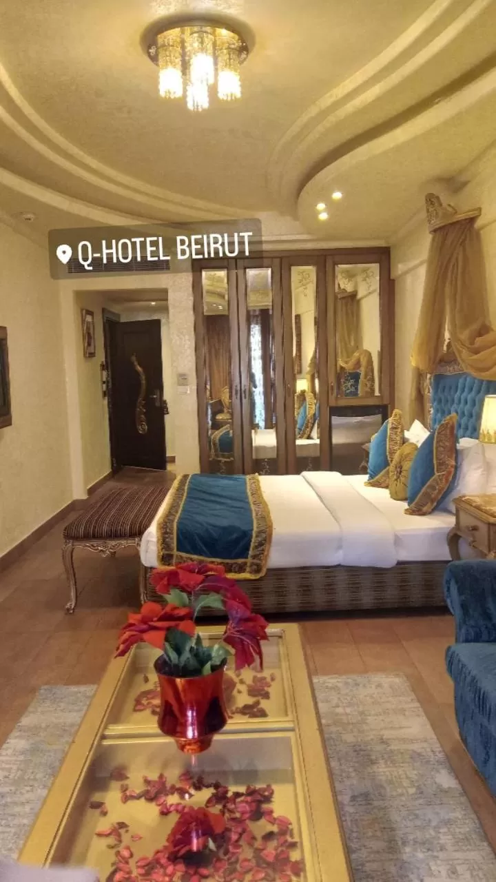 Photo of the whole room, Bed in Q Hotel