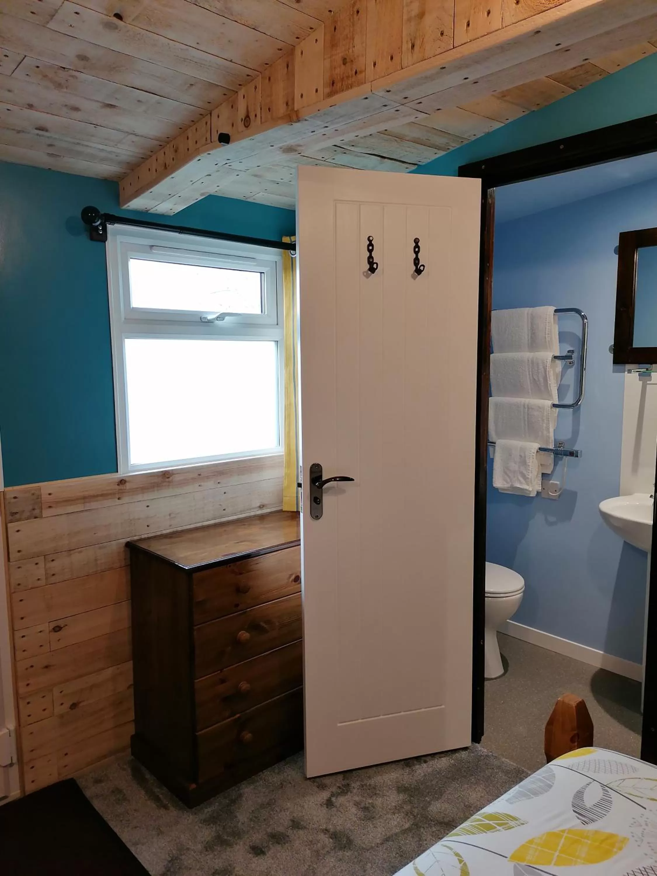 Bathroom, Bed in Pensalda Guest House