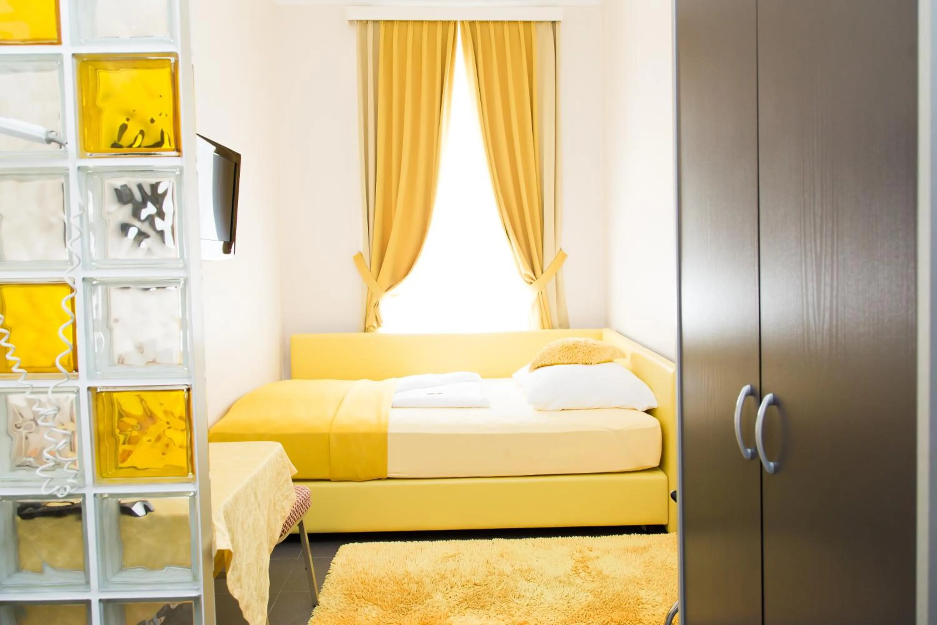 Photo of the whole room, Room Photo in Hotel Odeon