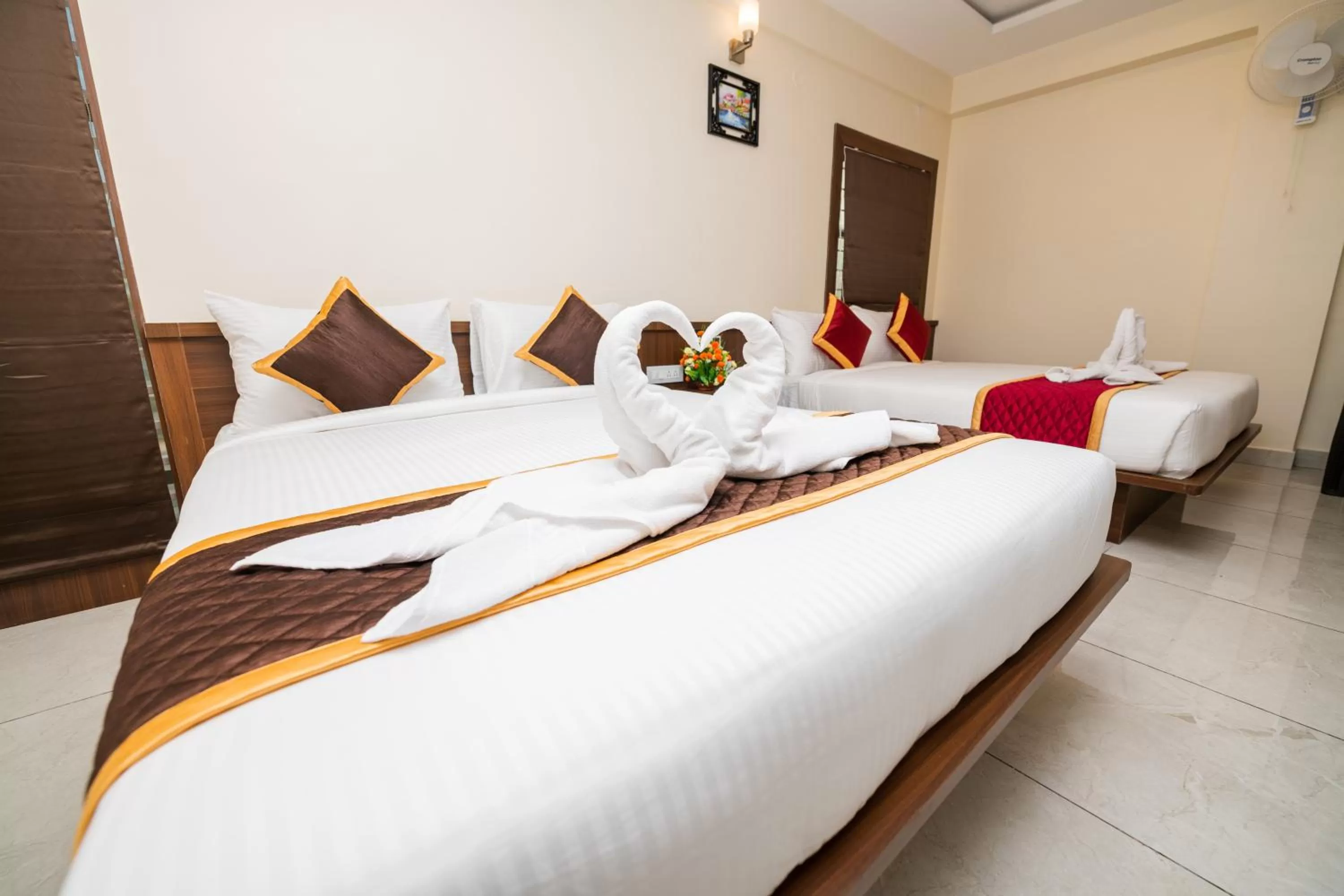 Photo of the whole room, Bed in KK Comforts