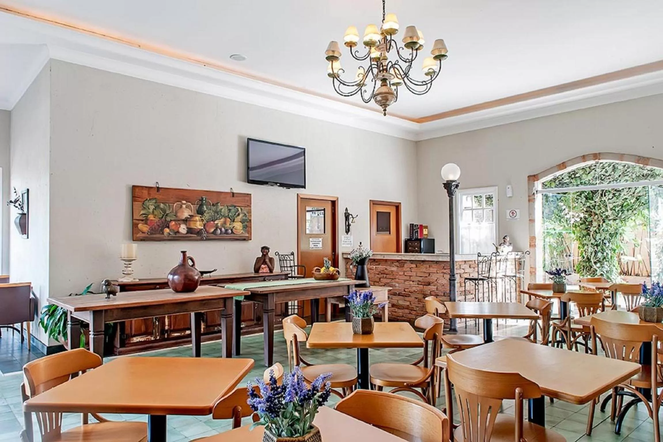 Restaurant/places to eat in Vila Real Hotel