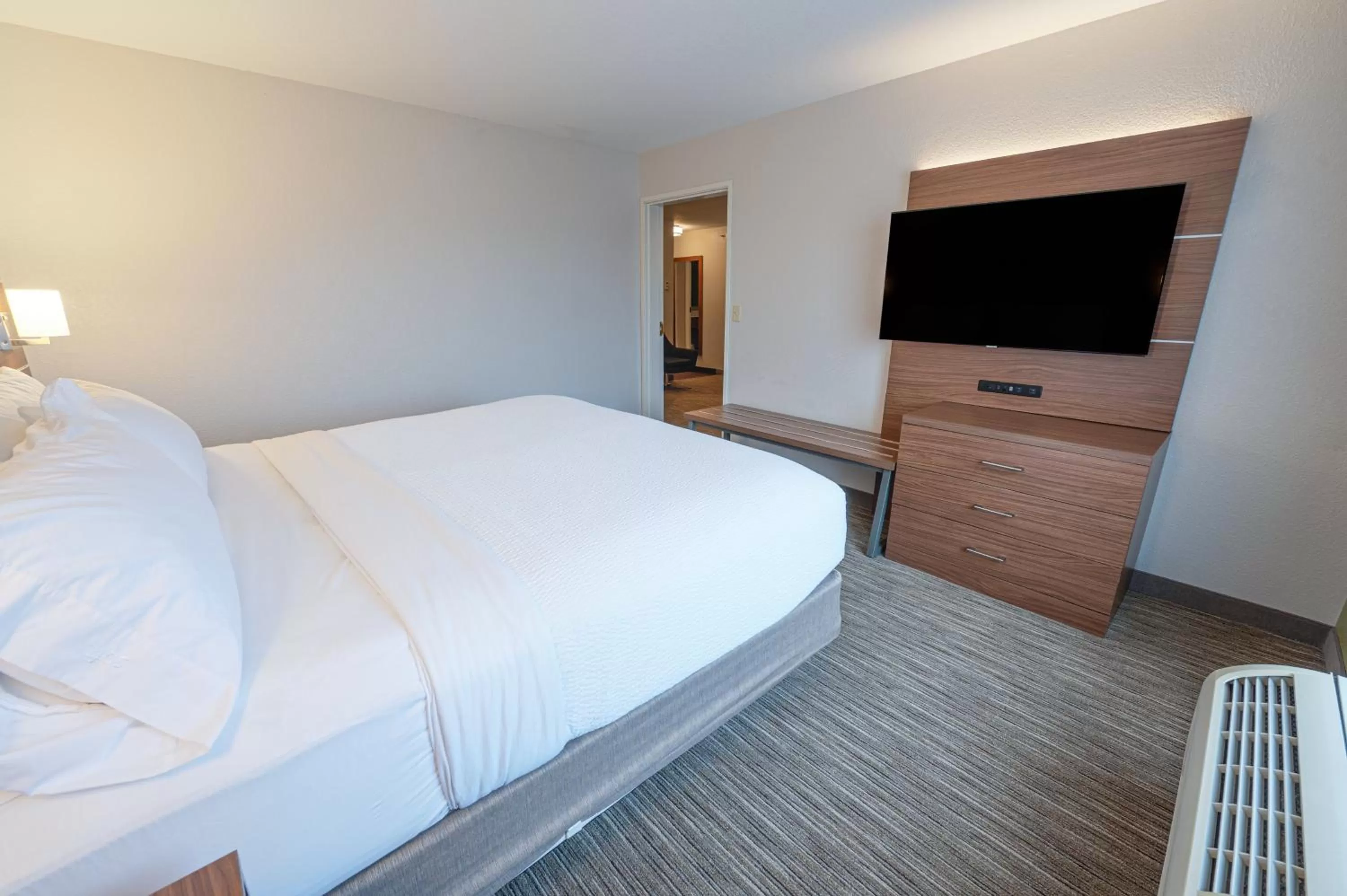 Photo of the whole room, Bed in Holiday Inn Express Hotel & Suites East Lansing by IHG