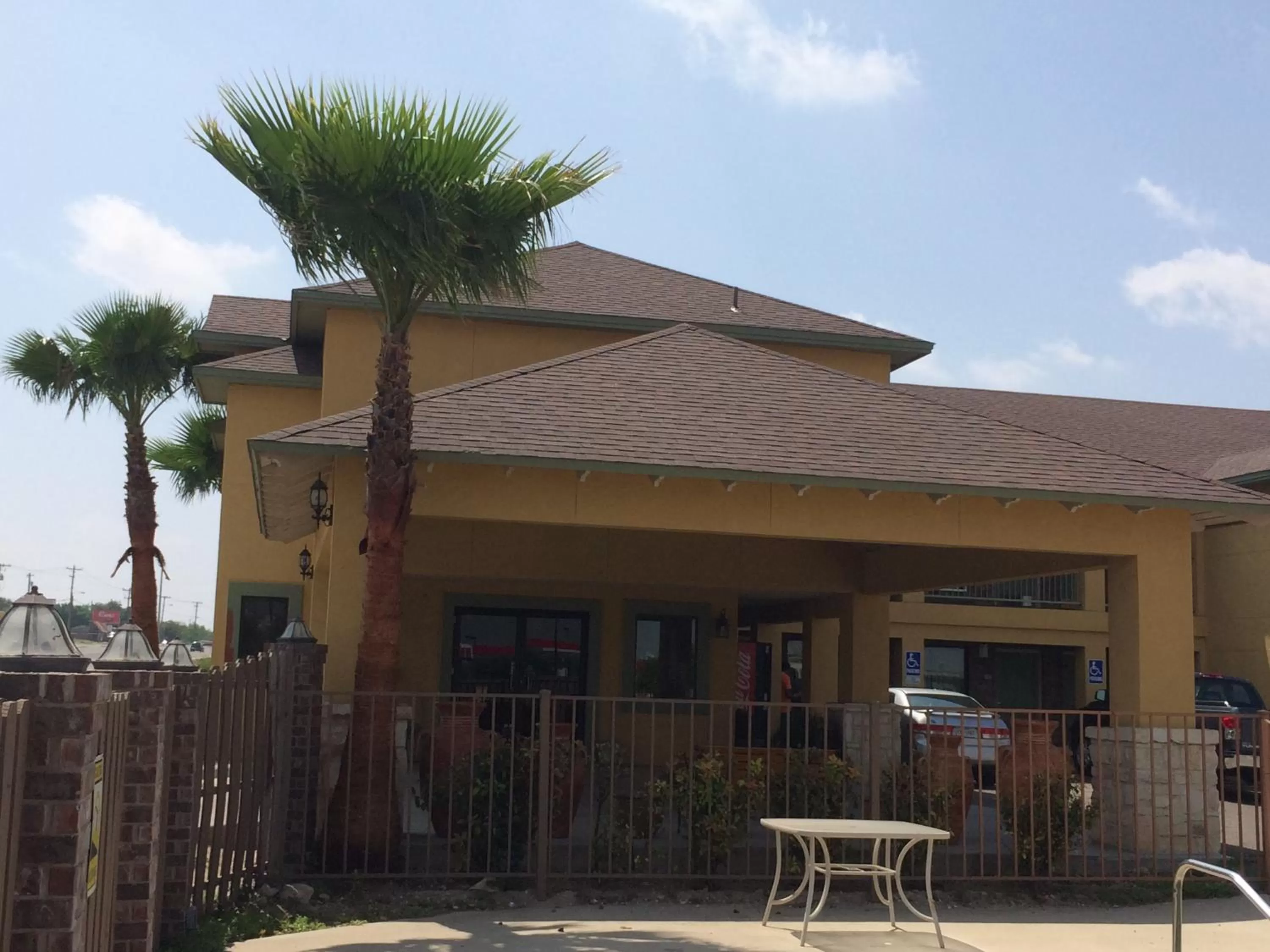 Facade/entrance in Country Hill Inn & Suite Eagle Pass