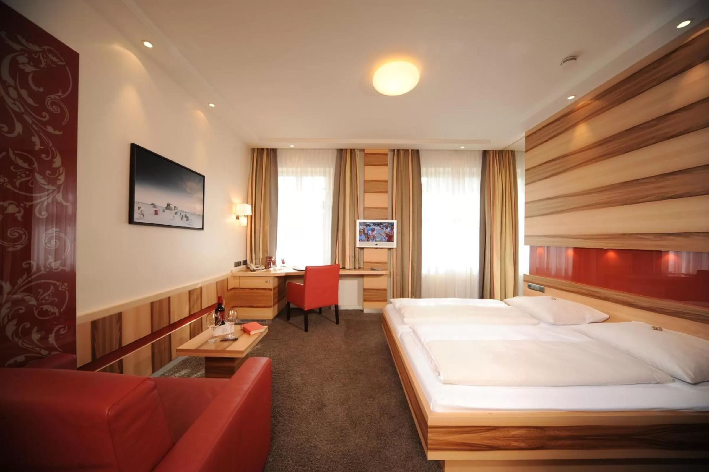 Photo of the whole room, Bed in Hotel Torbräu