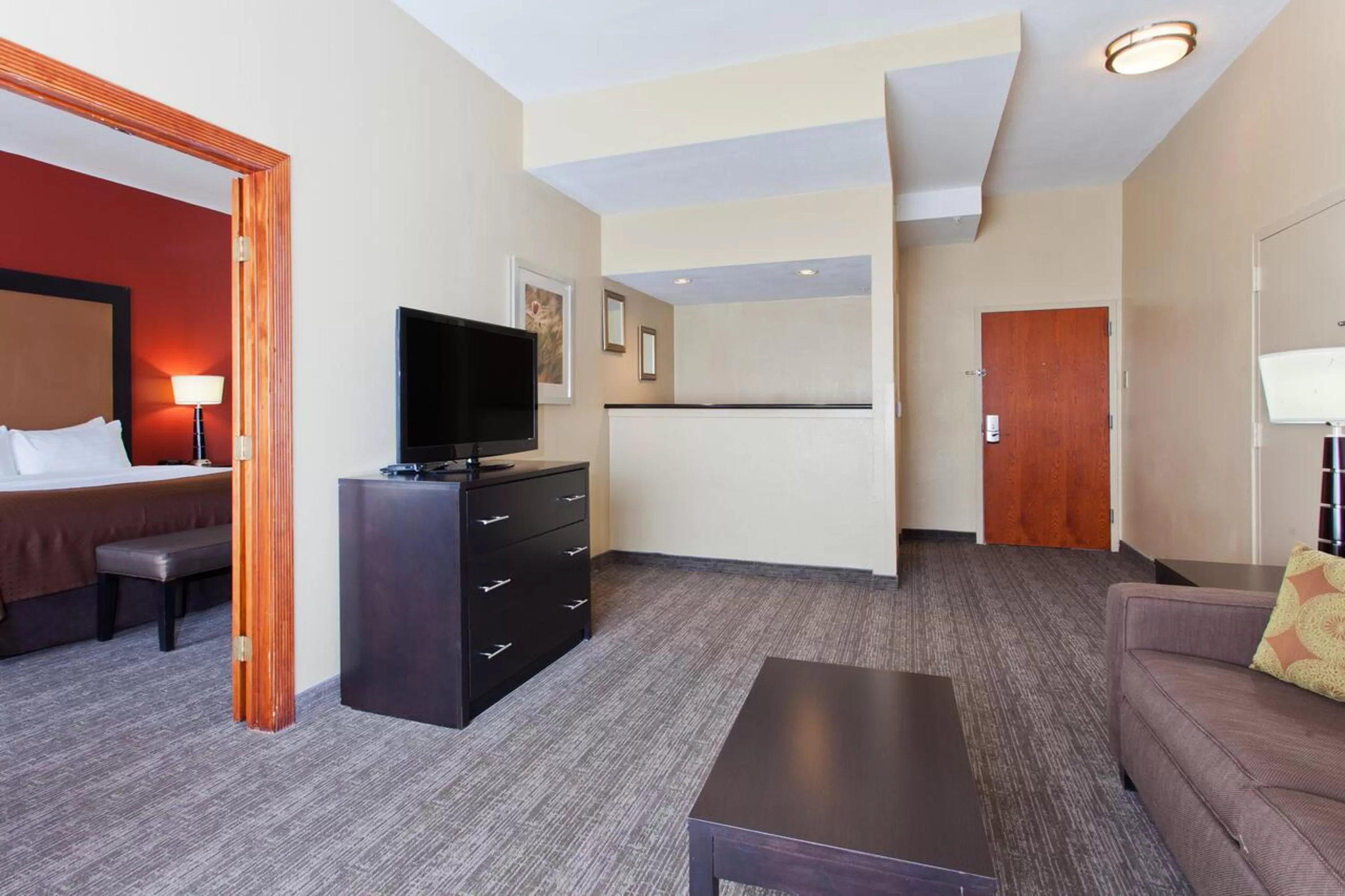 Photo of the whole room, Bed in Holiday Inn Shreveport Downtown by IHG