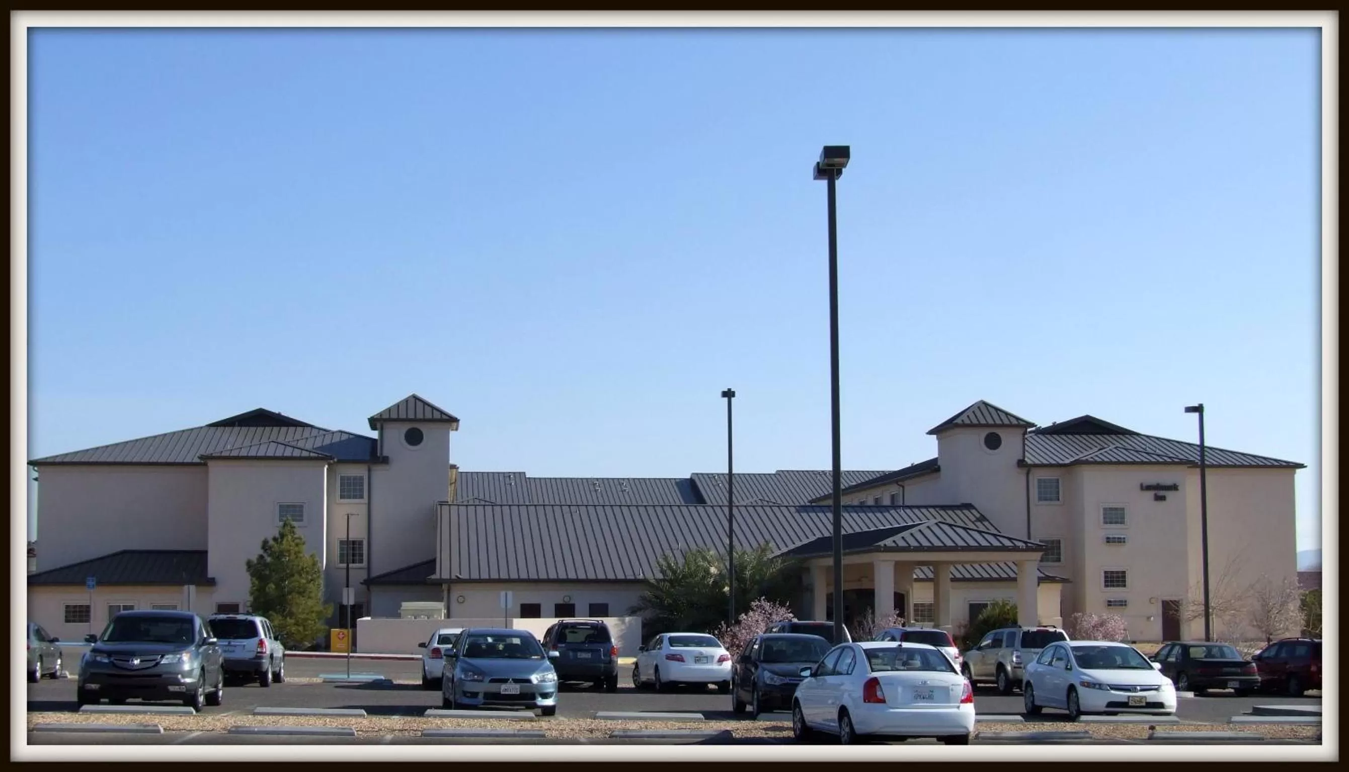 Facade/entrance in Landmark Inn Fort Irwin