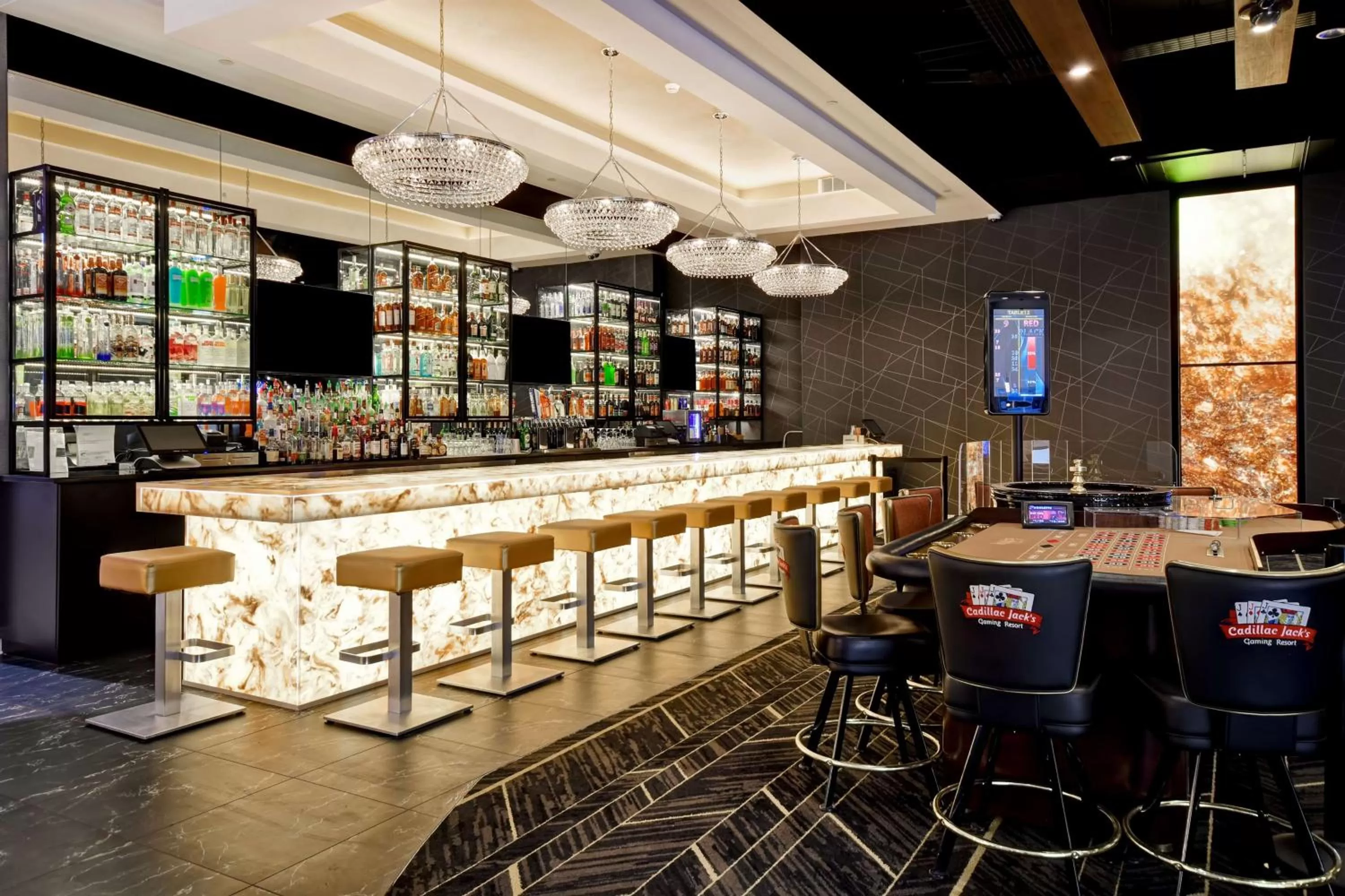 Lounge or bar in DoubleTree by Hilton Deadwood at Cadillac Jack's