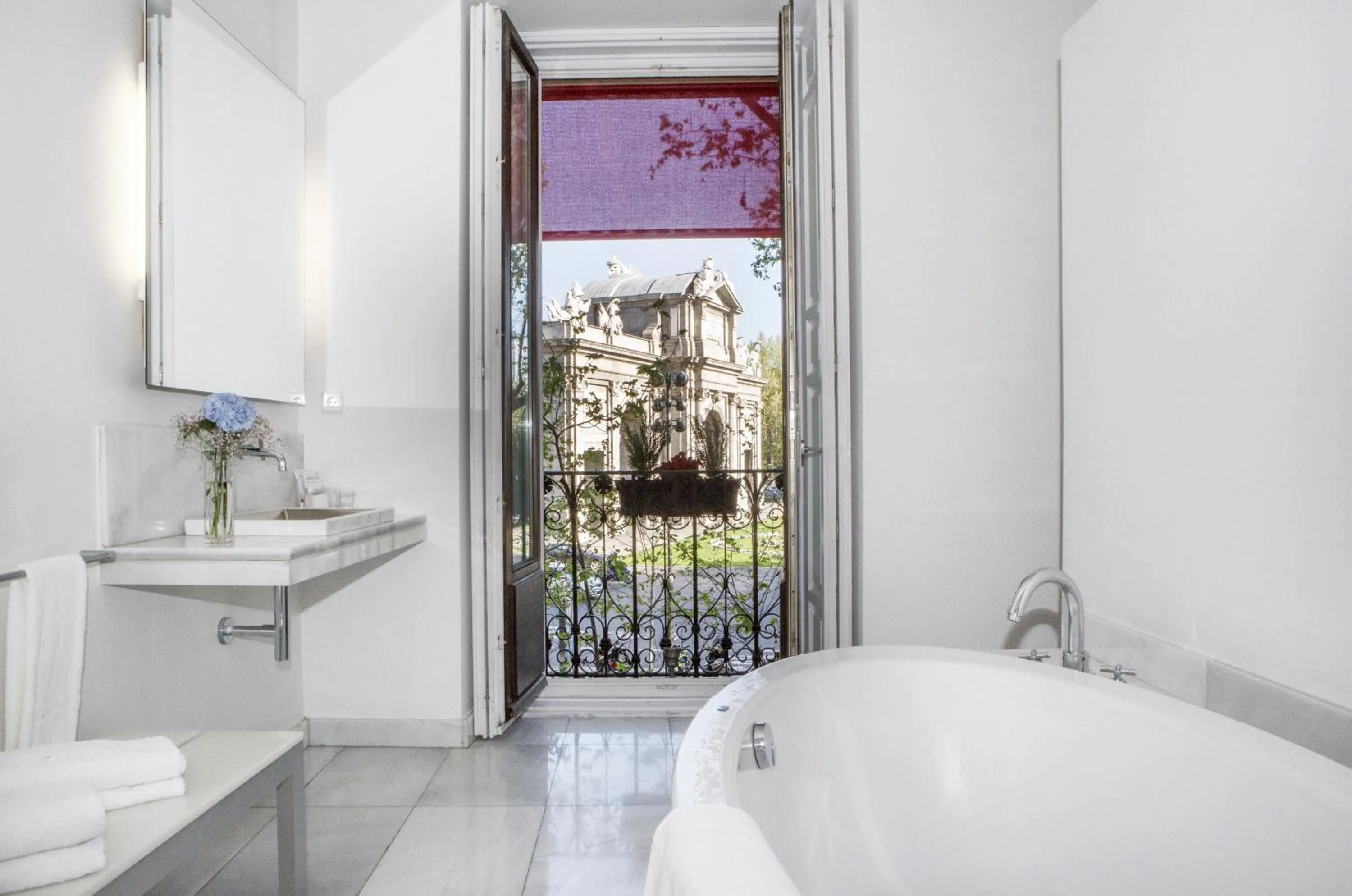 Bathroom, Bed in Hospes Puerta de Alcalá, a Member of Design Hotels