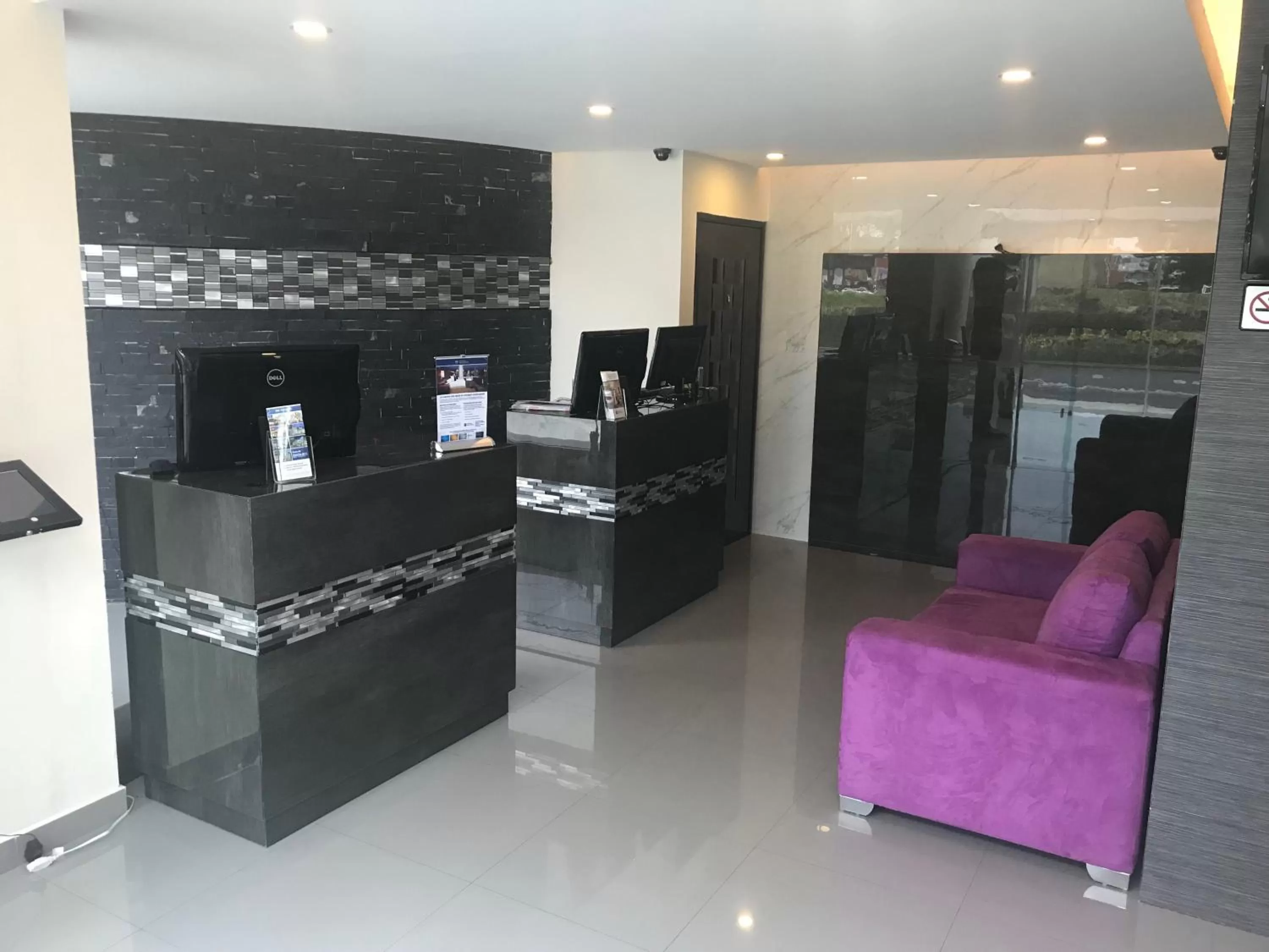 Lobby or reception in Best Western Plus Metepec & Suites