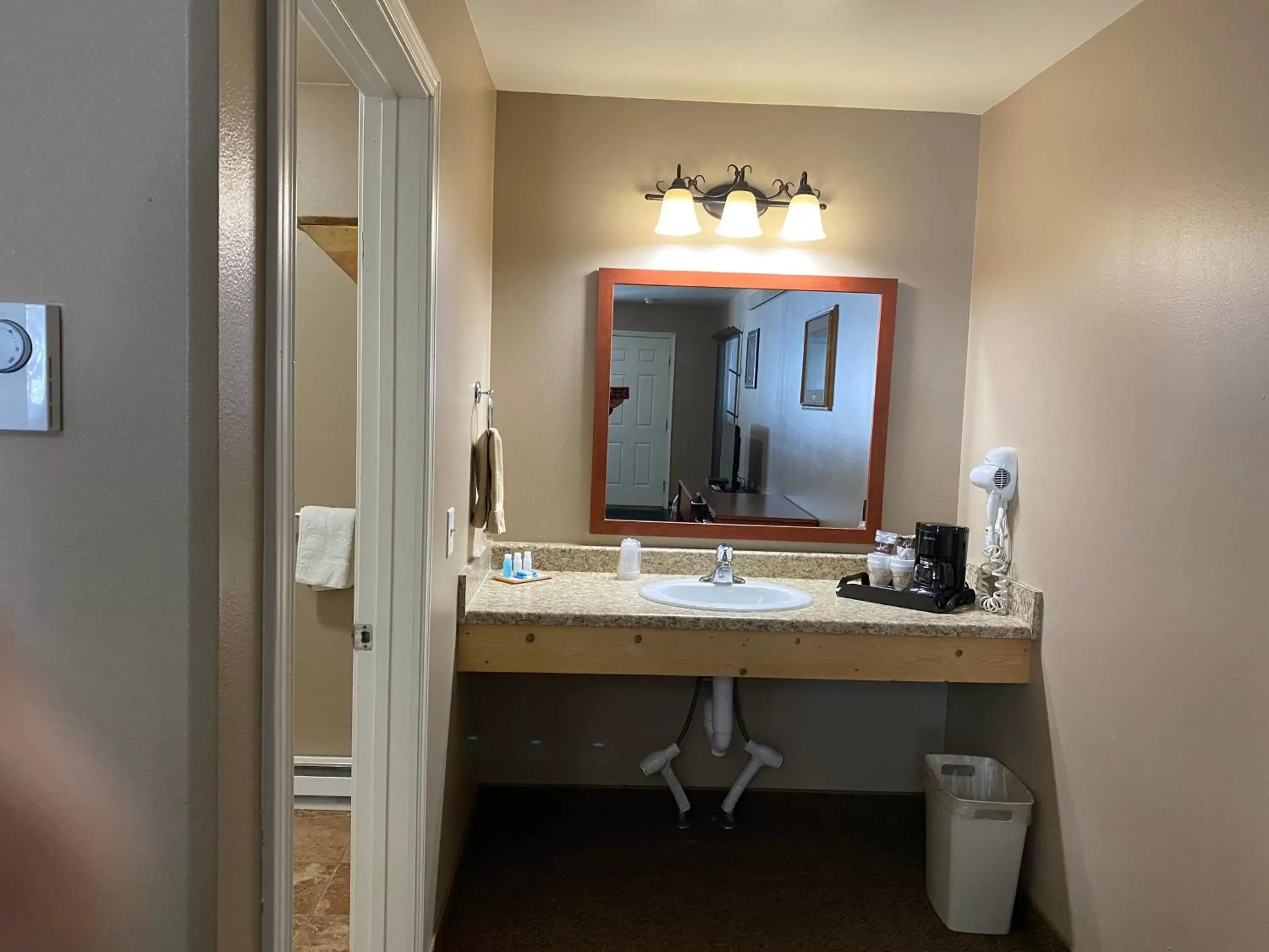 Deluxe Double Room with Shower in Antlers Lodge Deluxe Double Room with Shower in Antlers Lodge