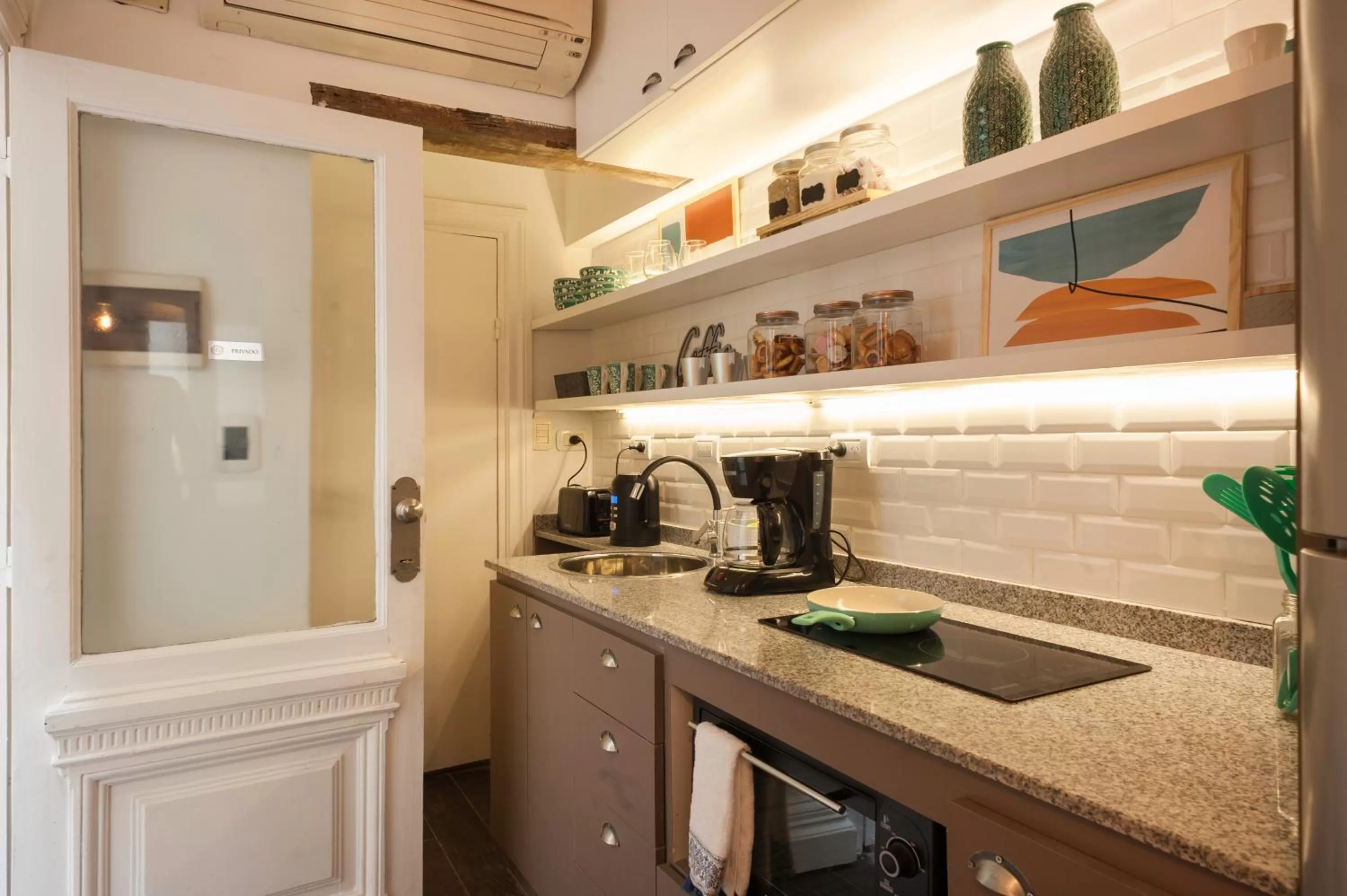 Communal kitchen in San Telmo Suites