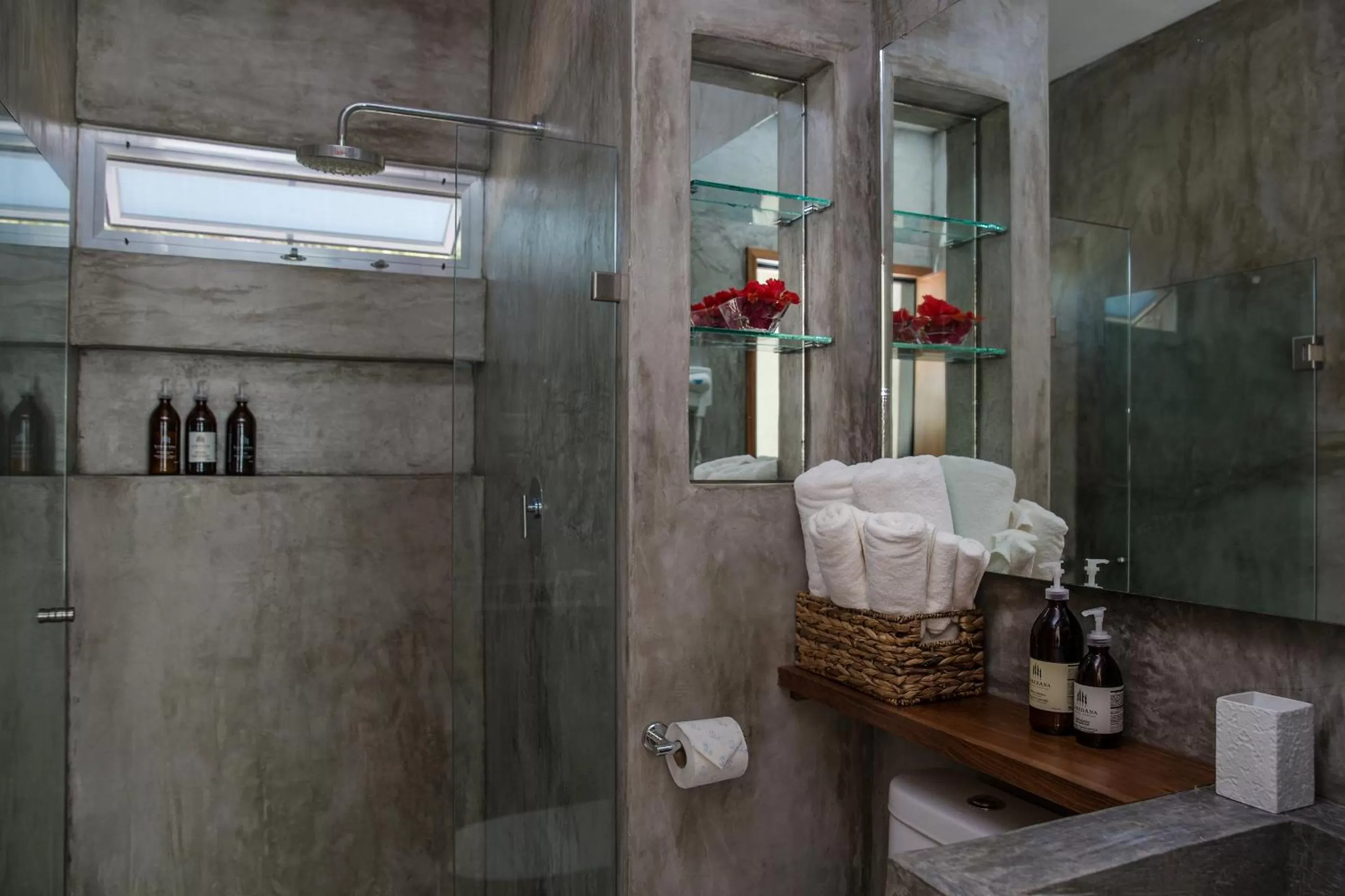 Shower in Villas H2O