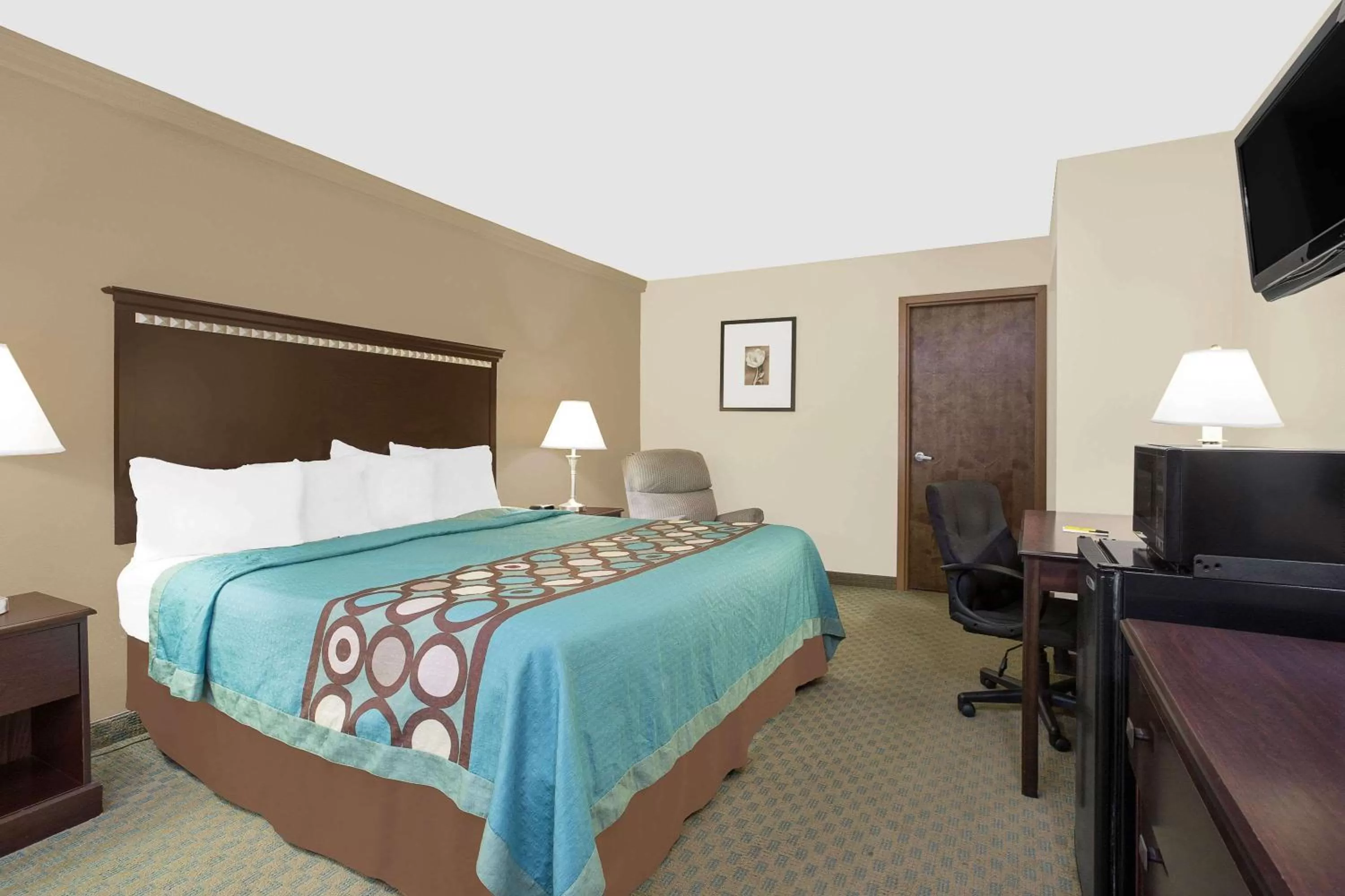 Bedroom, Bed in Super 8 by Wyndham Danville