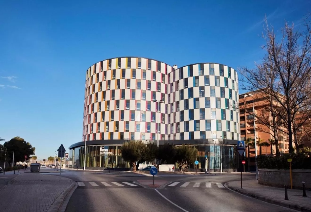 Property building in Resa Patacona