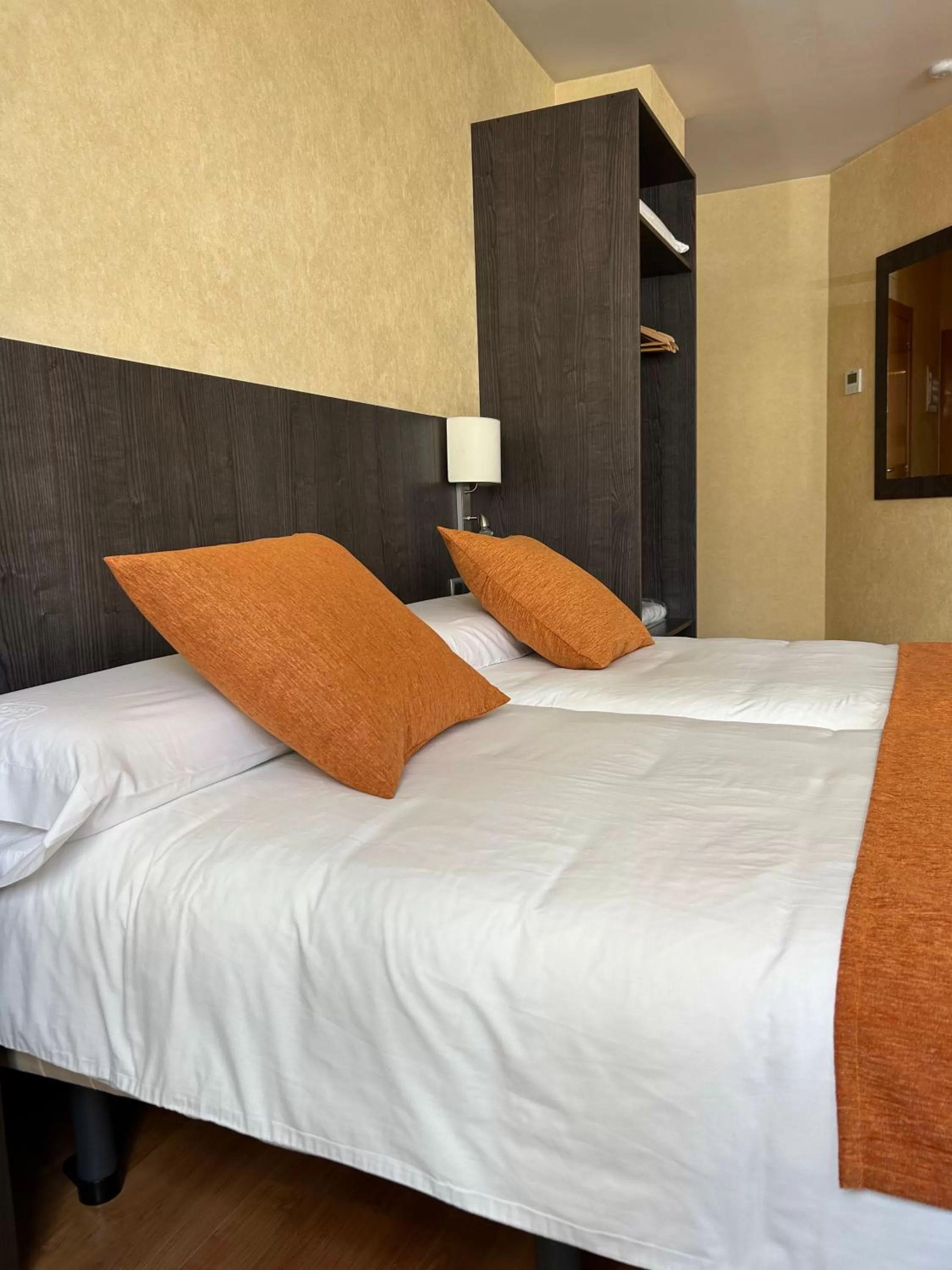 Bedroom, Bed in Hotel 1948 Manresa