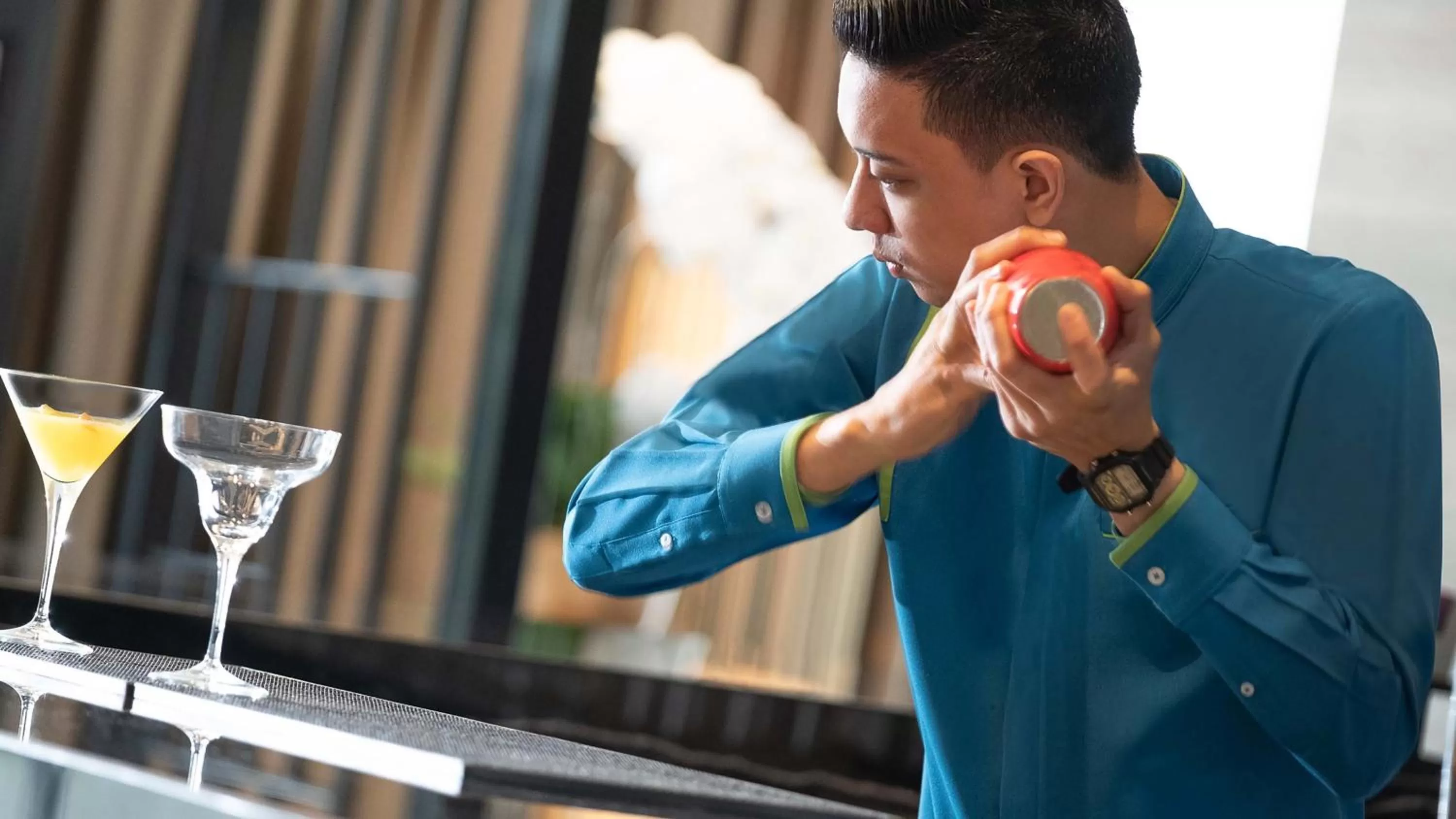 Lounge or bar in Holiday Inn & Suites Jakarta Gajah Mada by IHG