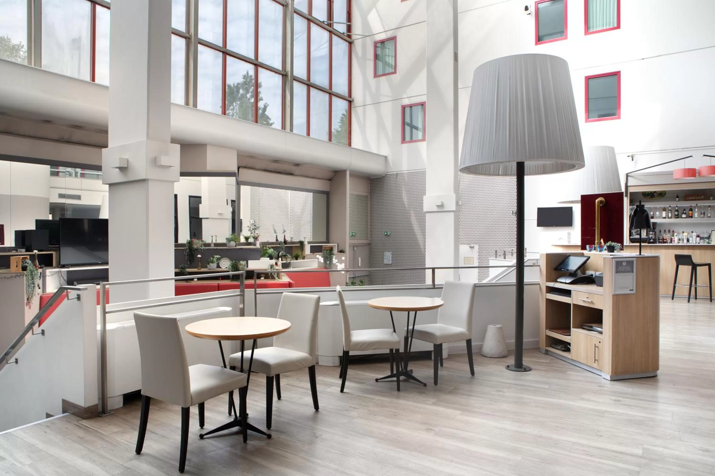 Seating area in Kyriad Paris Est - Bois de Vincennes